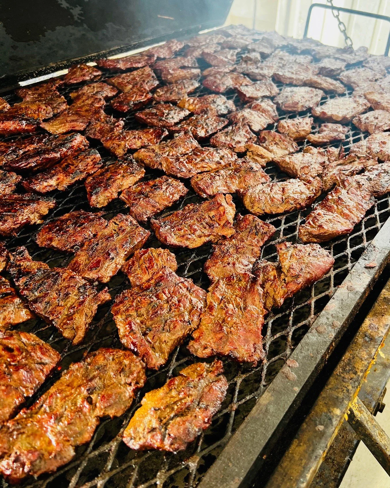 We know how to &ldquo;meat&rdquo; your expectations&hellip; 🍖🤣
We take food seriously&hellip; just not ourselves! 

👉 Reserve your table of joy today! www.blodgettcatering.com
 
#modestocatering #centralvalleycatering #cateringdoneright