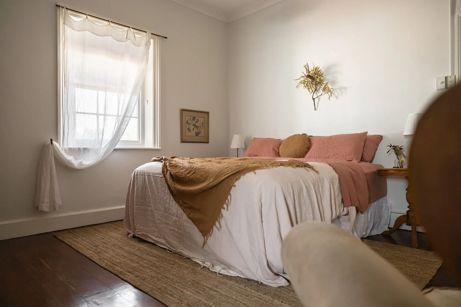 Linen bedding on the king sized bed at Sunny Hill