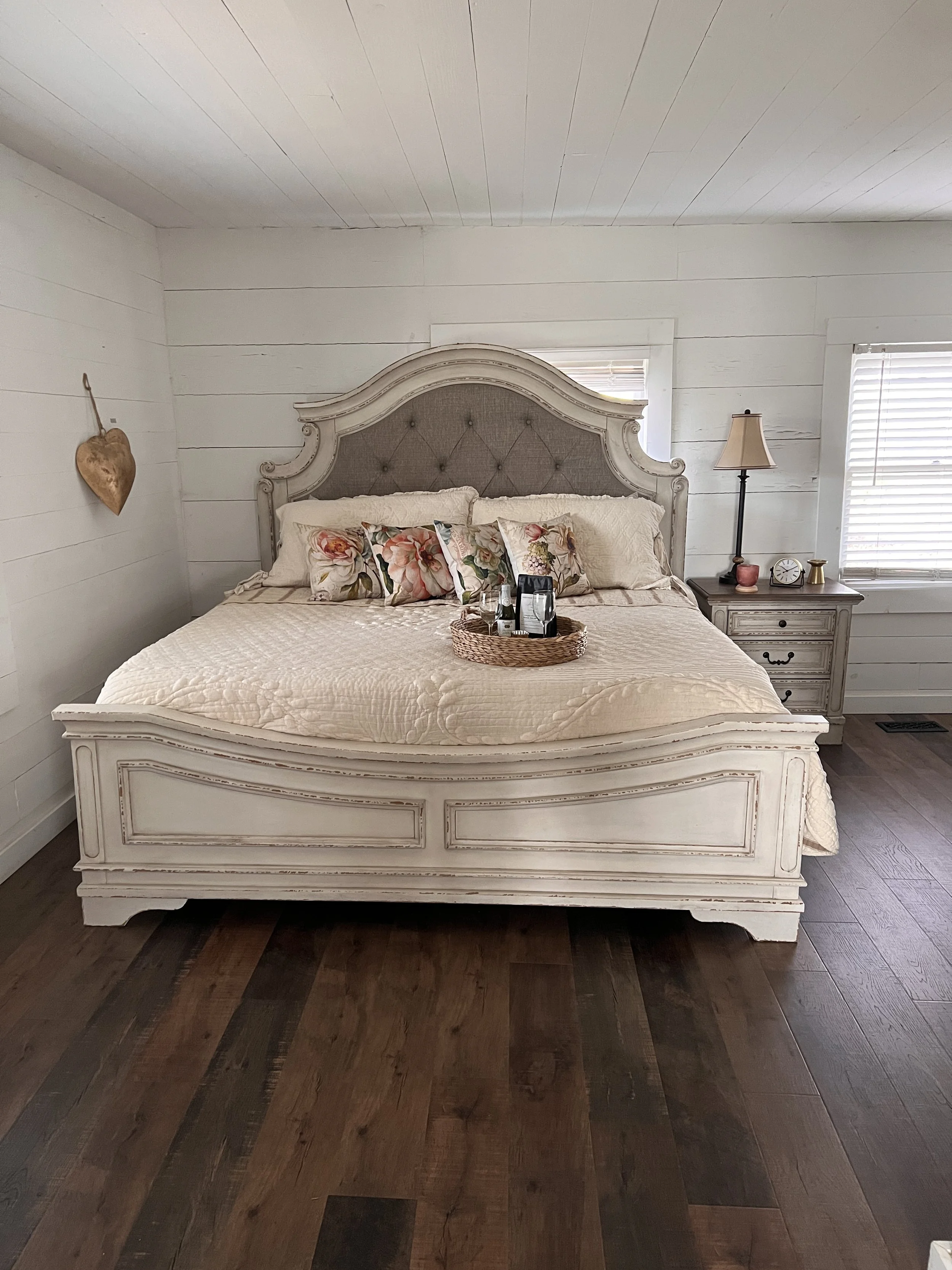 Cabin Maple Bedroom - 1 King Bed