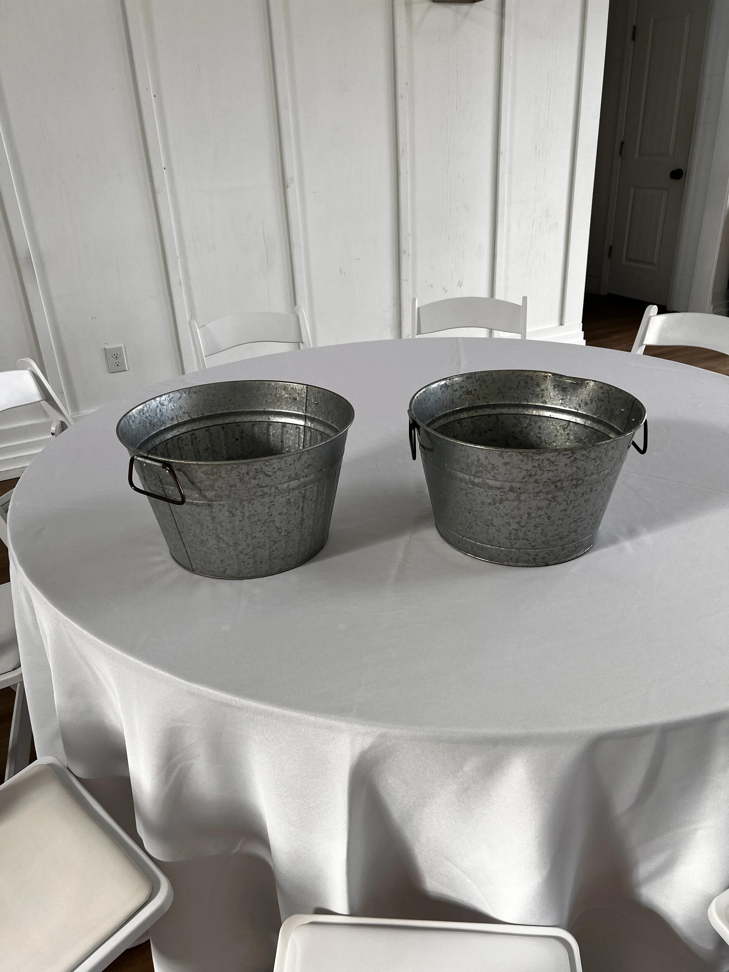 Tin round containers for NC wedding