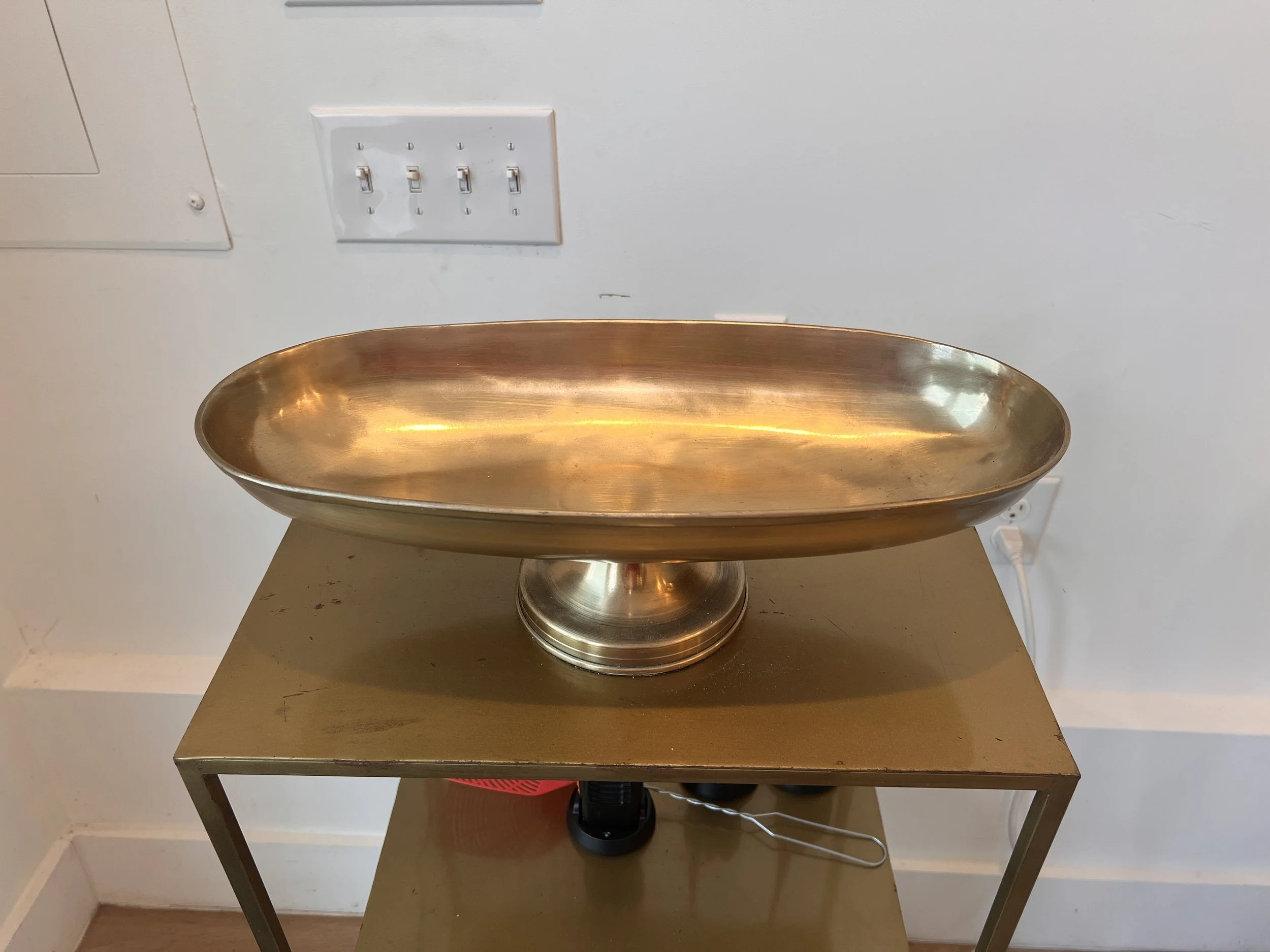 Gold metal flower holder for wedding decoration