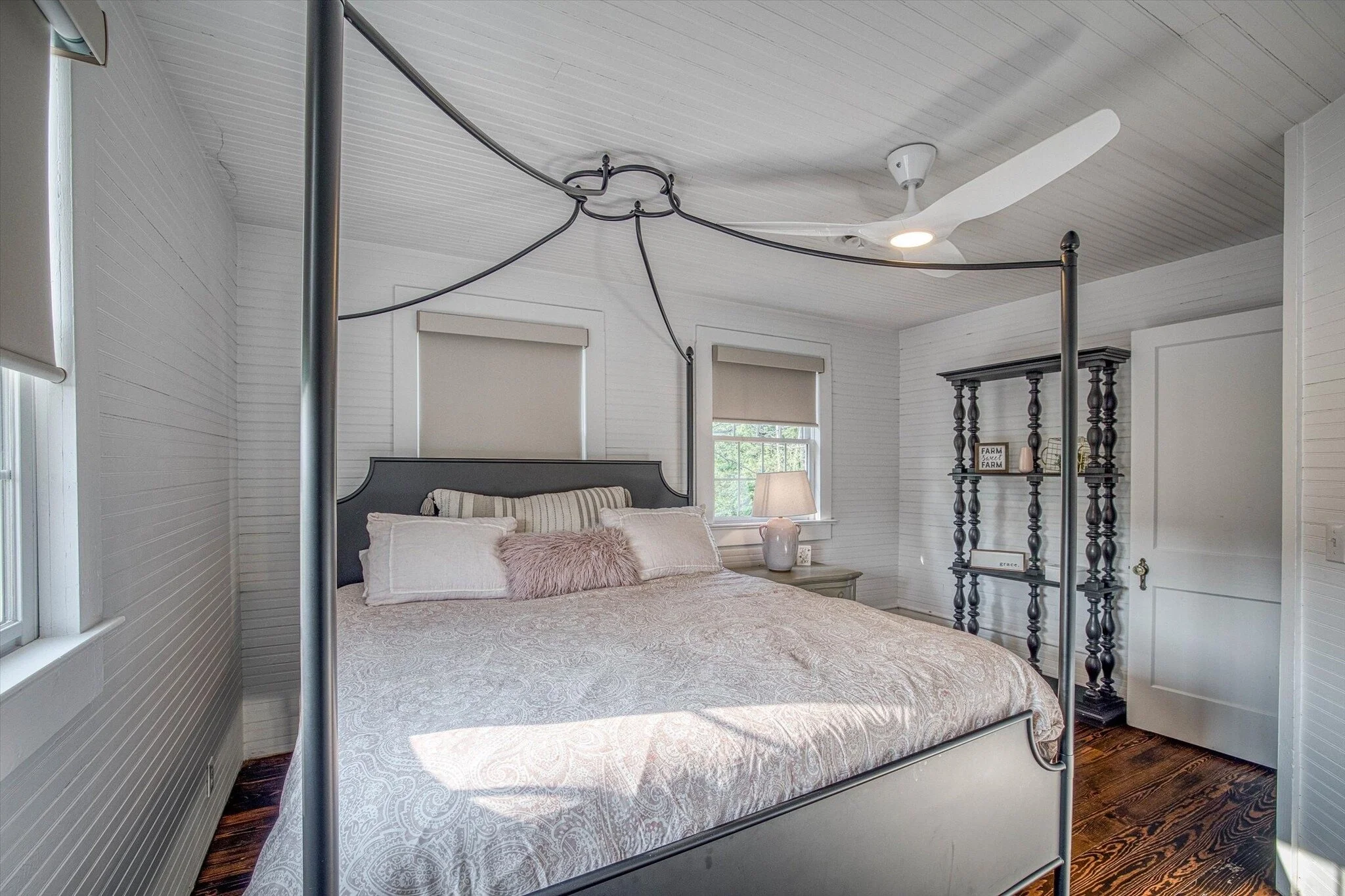 Comfortable and beautiful king size bedroom for rent at the farmhouse