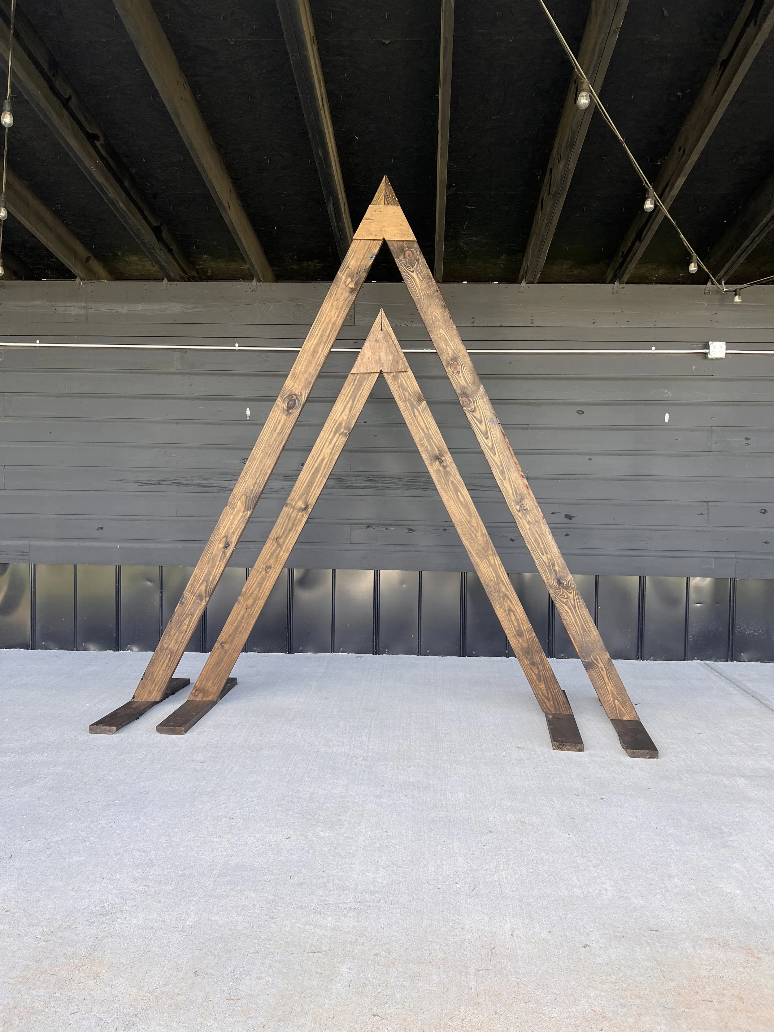 Double Triangle Arch for wedding ceremony decoration