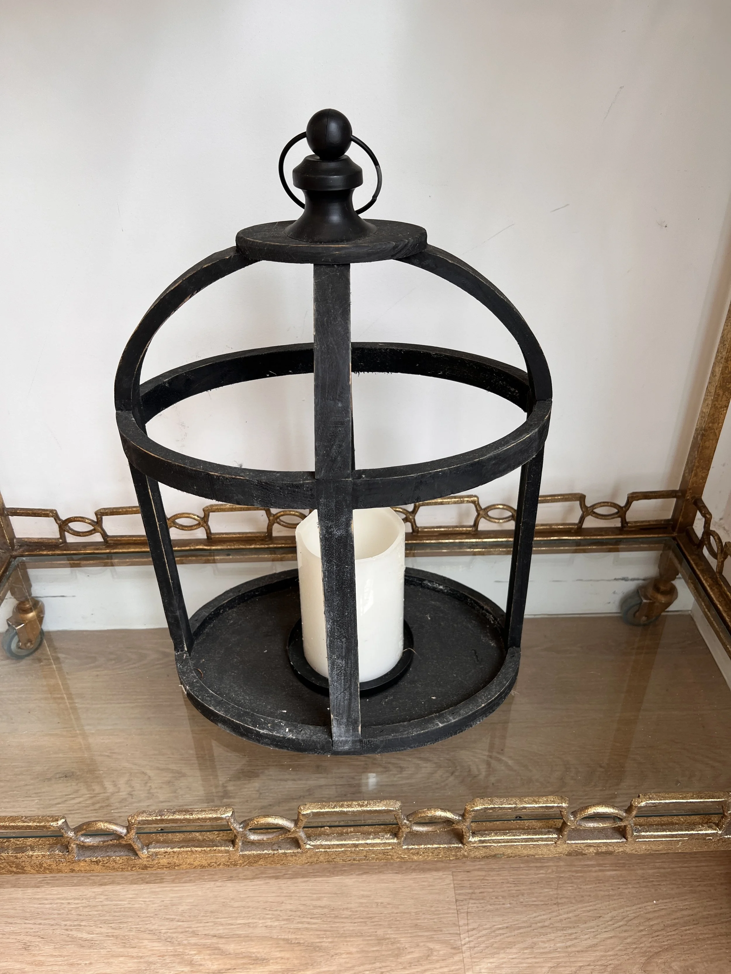 Black cage candle holder for Charlotte wedding ceremony