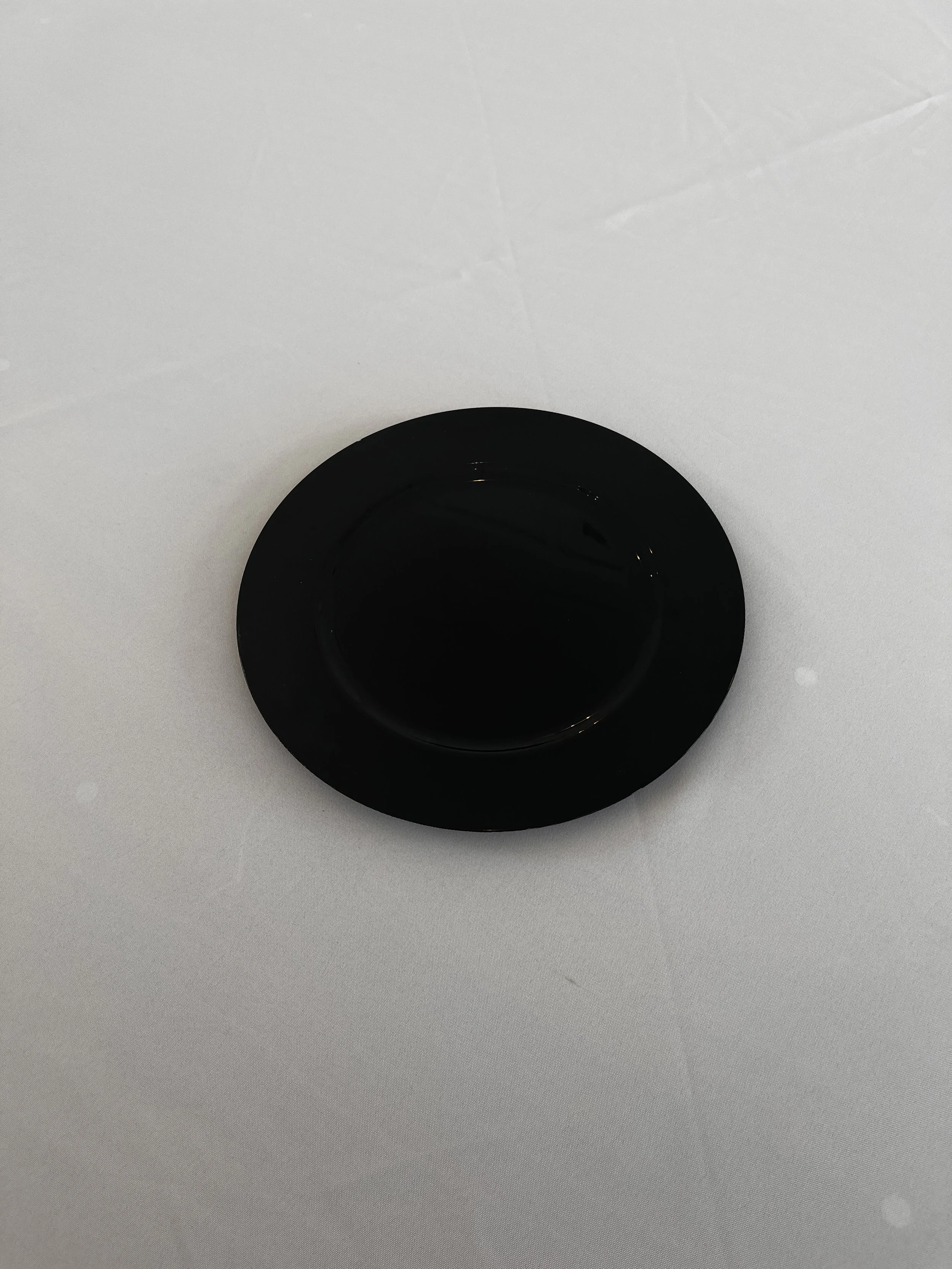 Black Charger plates for Charlotte wedding