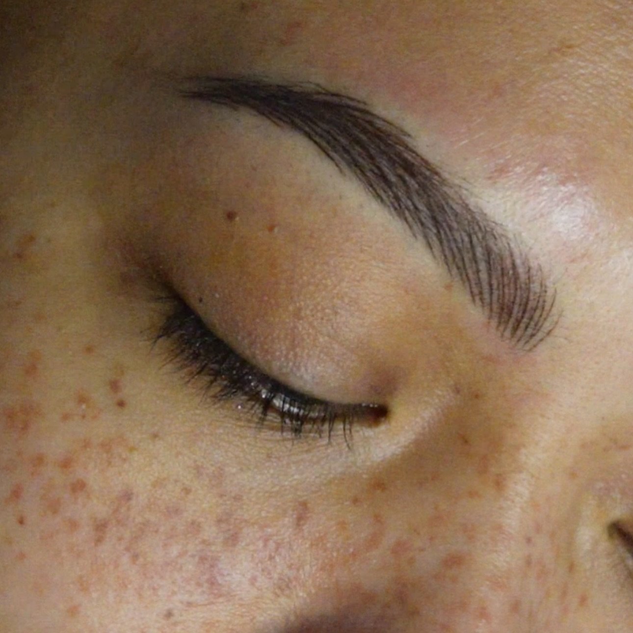 Healed Frecks 🤝 Fresh Brows 

Freckle Coverage: Med/Heavy (5 months healed)

Currently only offering brows to existing clients and incoming freckle bundle clients. 

📆
Fully Booked through January 
February appointments open 1/1 at 12pm pst on a fi