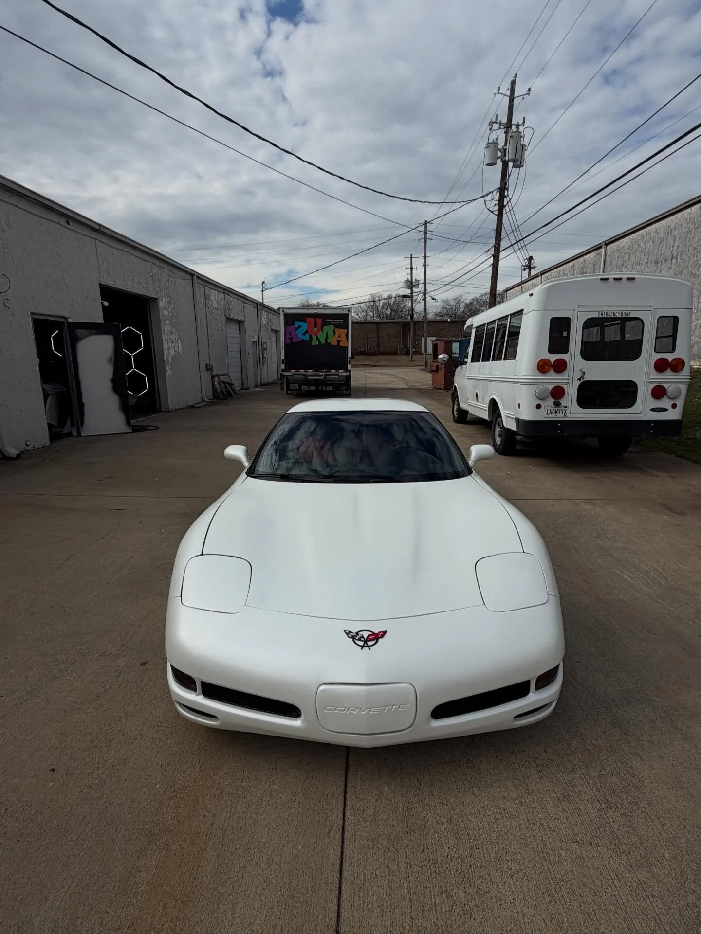 Pearl White 🏳️ C5 Z06 🔥🏁
.
Full wrap in @averydennison satin pearl white 🔥 
+ door jambs 🔥

Theoriginalwraps.com
Website in bio to request a quote‼️
Theoriginalwraps.com
Dm for questions &amp; inquiries ‼️
Full custom prints available in house ?