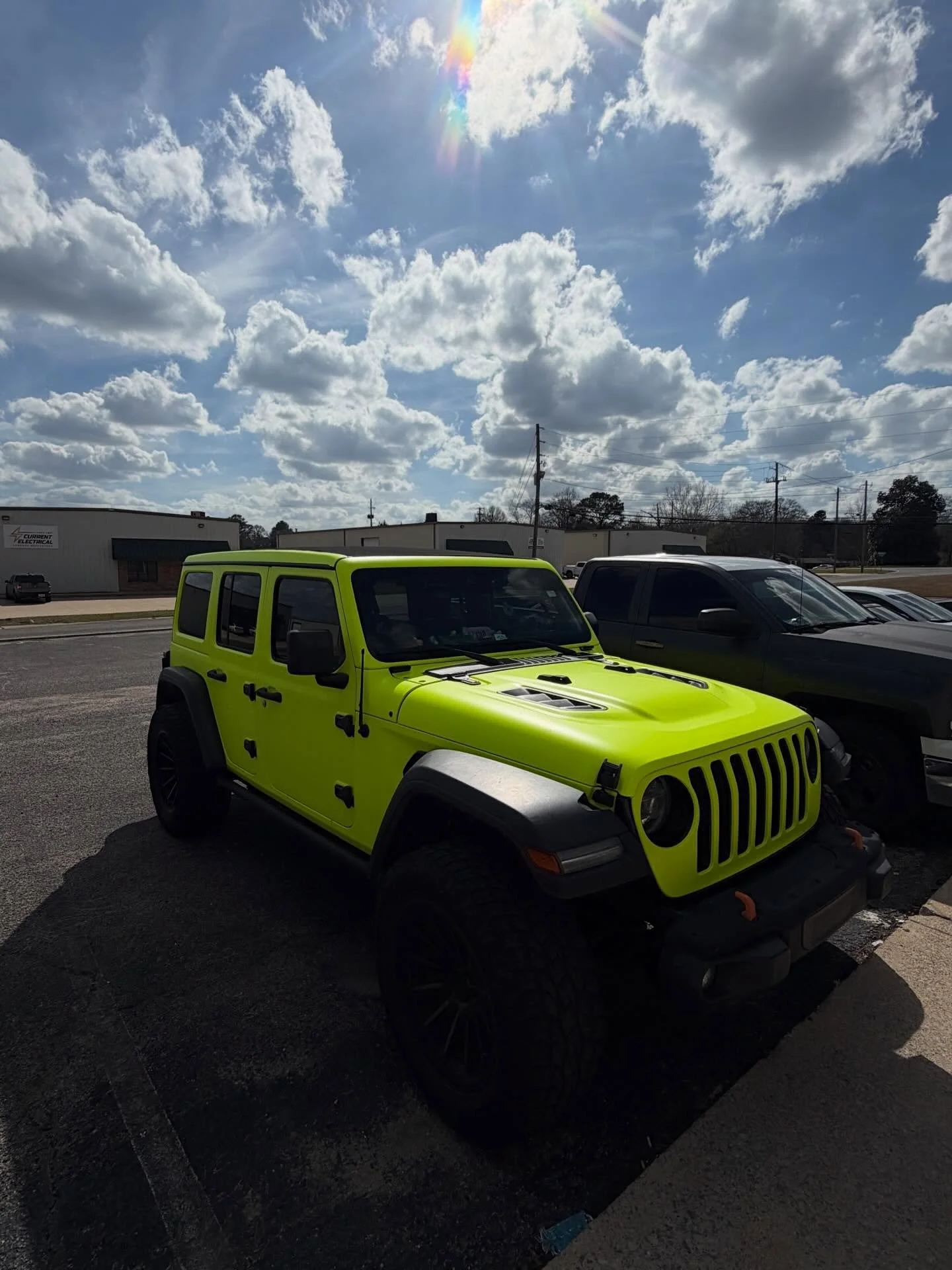 Neon Jeep 🥎🔥 
.
🏎️ @pridexphotography 🔥🔥
.
.
Theoriginalwraps.com
Website in bio to request a quote‼️
Theoriginalwraps.com
Dm for questions &amp; inquiries ‼️
Full custom prints available in house 🦾
.
#wrap #wrapped #jeep #wrappedjeep #jeepfami