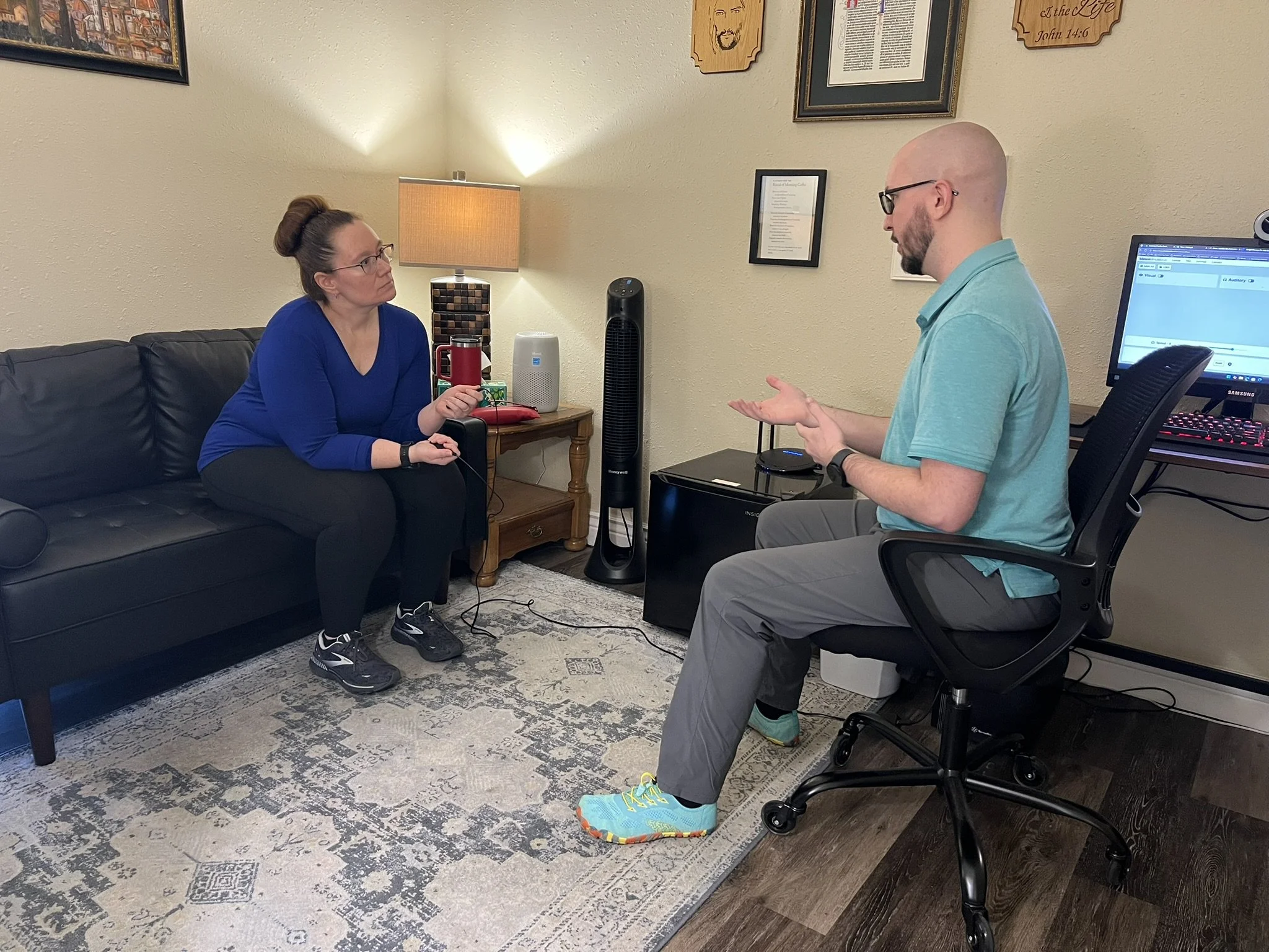 Mental health therapist in session with a woman on the couch.