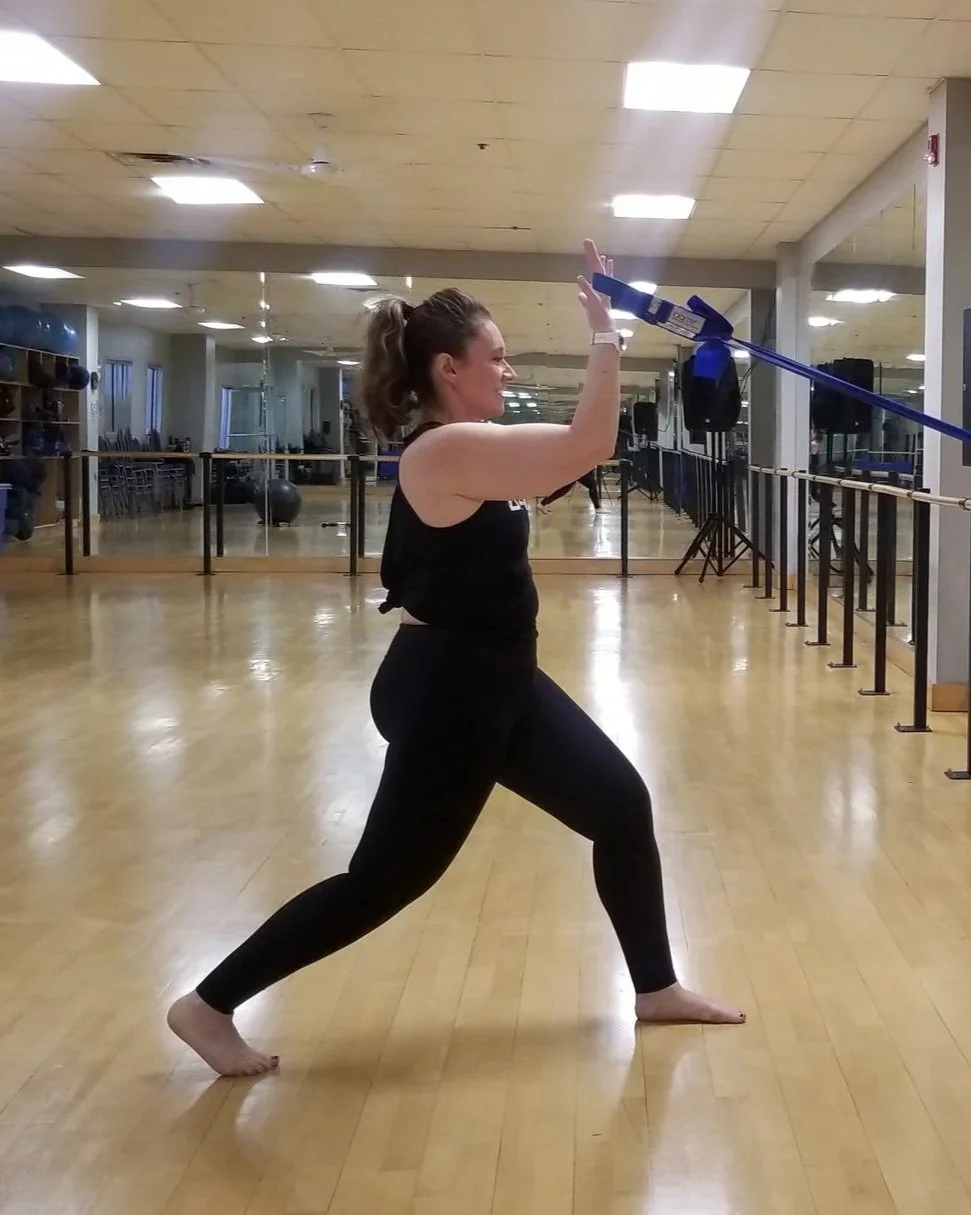 Bella prepping for a full reverse lunge.