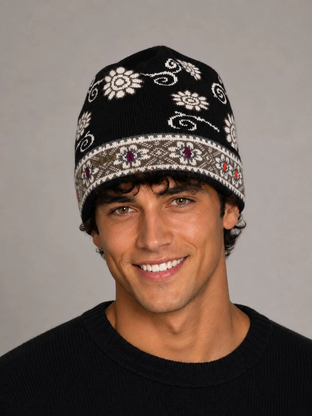 Model black beanie alpaca soft.jpg