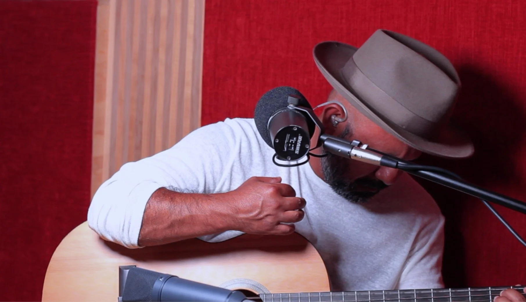 Solo Performance at La Farmacia