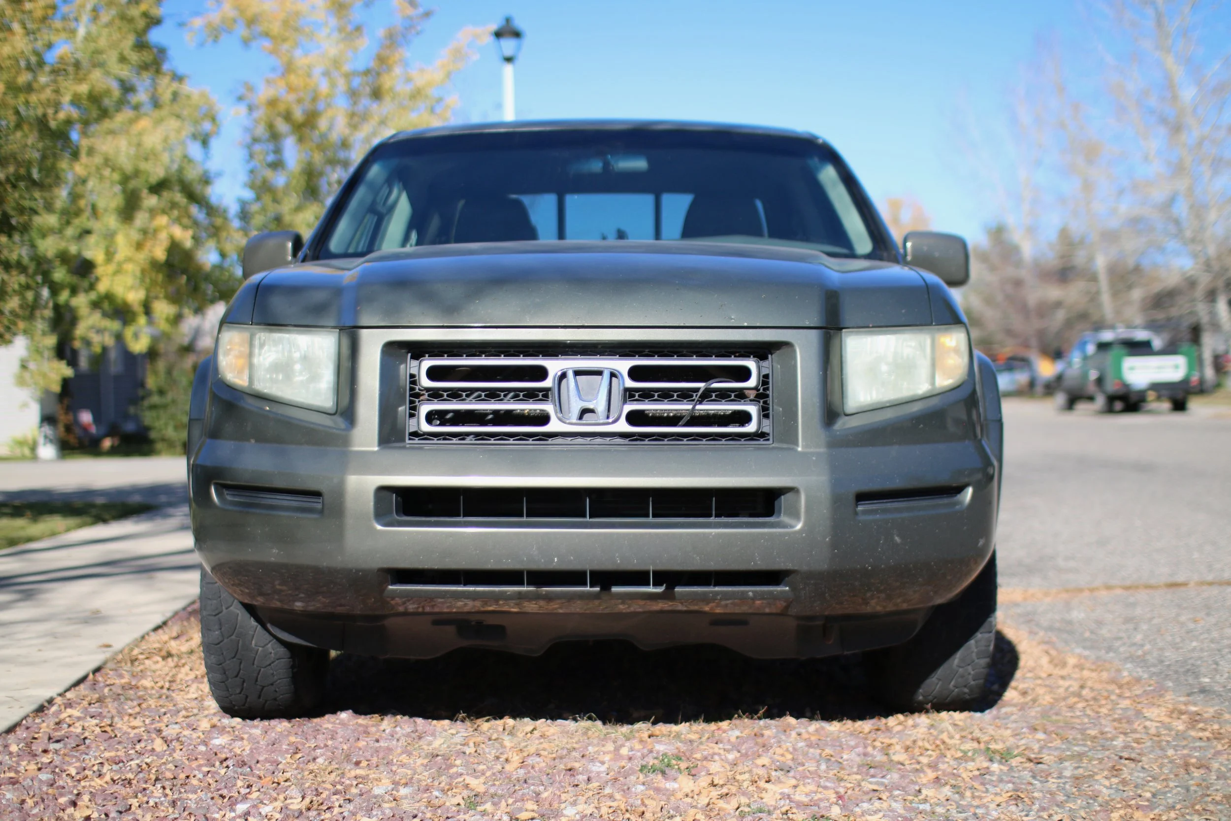 This is the front end of an amazon green 2006 honda ridgeline.