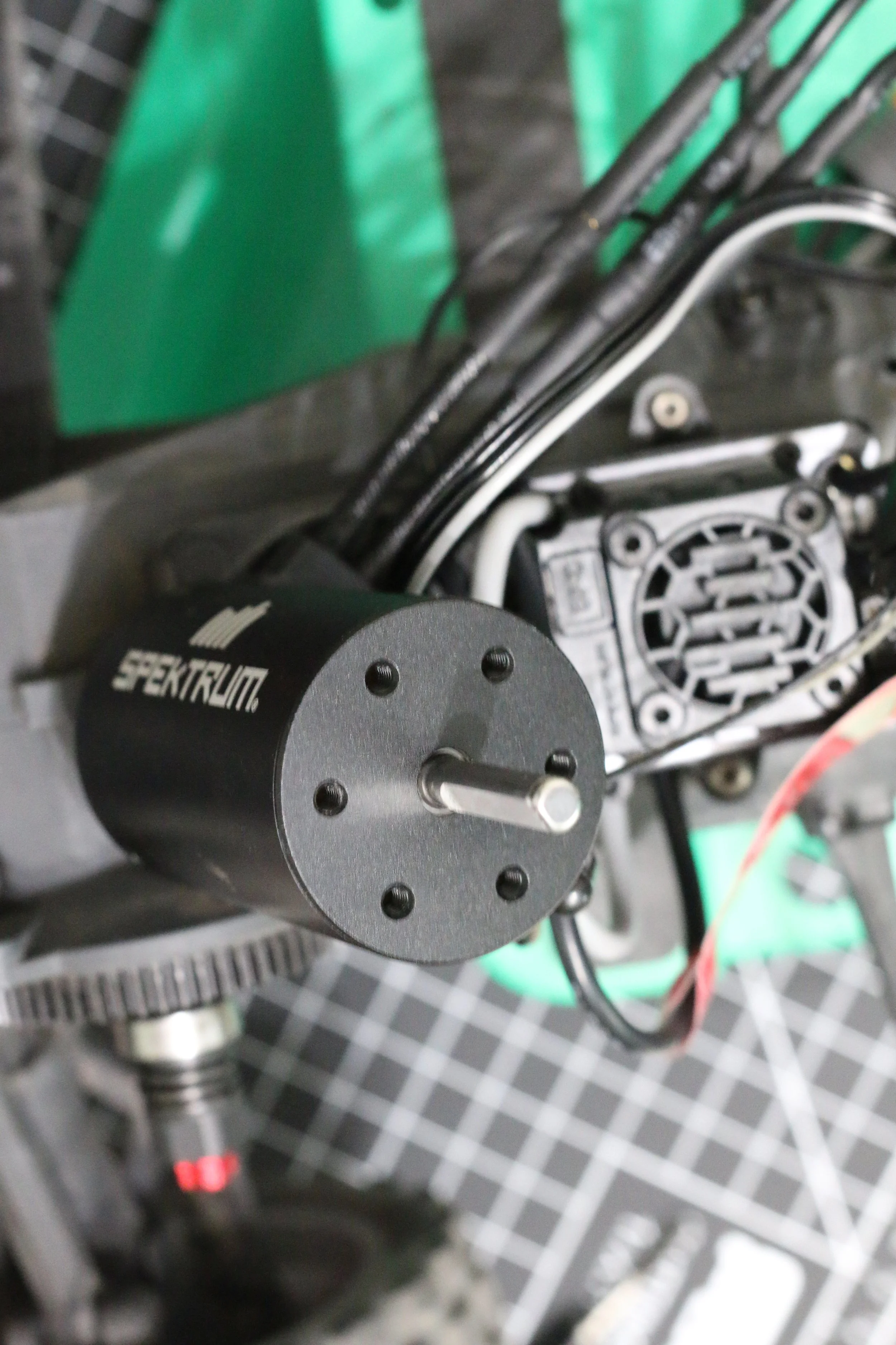 Sektrum brushless motor mounted