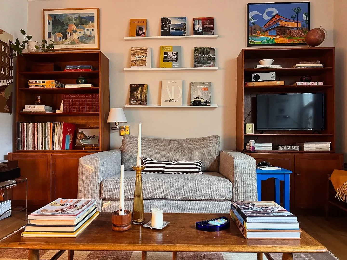 Living room POV 😻😽 
.
.
.
#apartment #inspo #design #interiordesign #decor #interiors #mcm #vintage