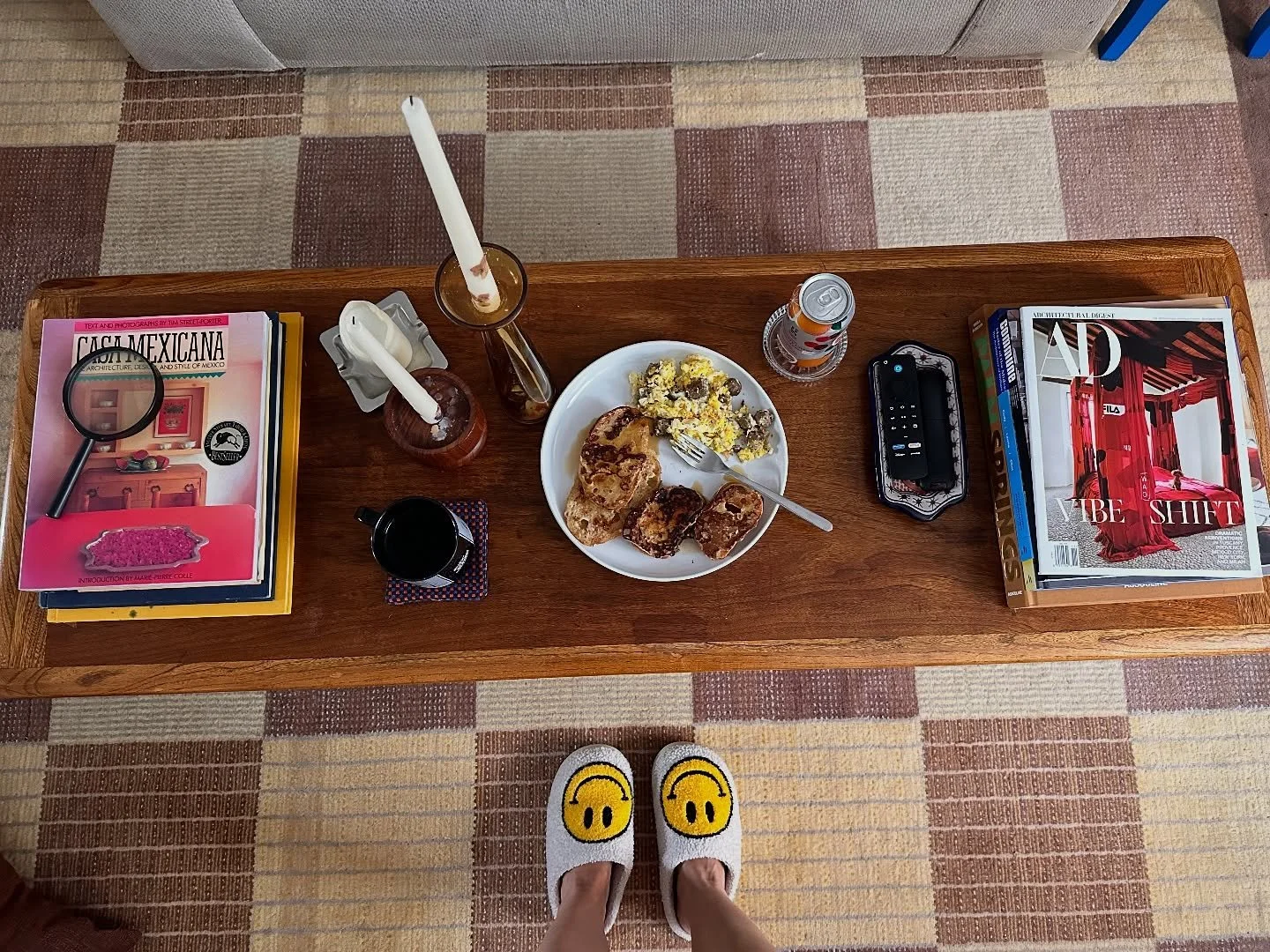 I woke up today (at 1 pm) with a dream of eating French toast 🫶🏽 dreams do come true 🥞🍳☕️ 
.
.
.
#livingroom #decor #sunday #sf #home #apartment