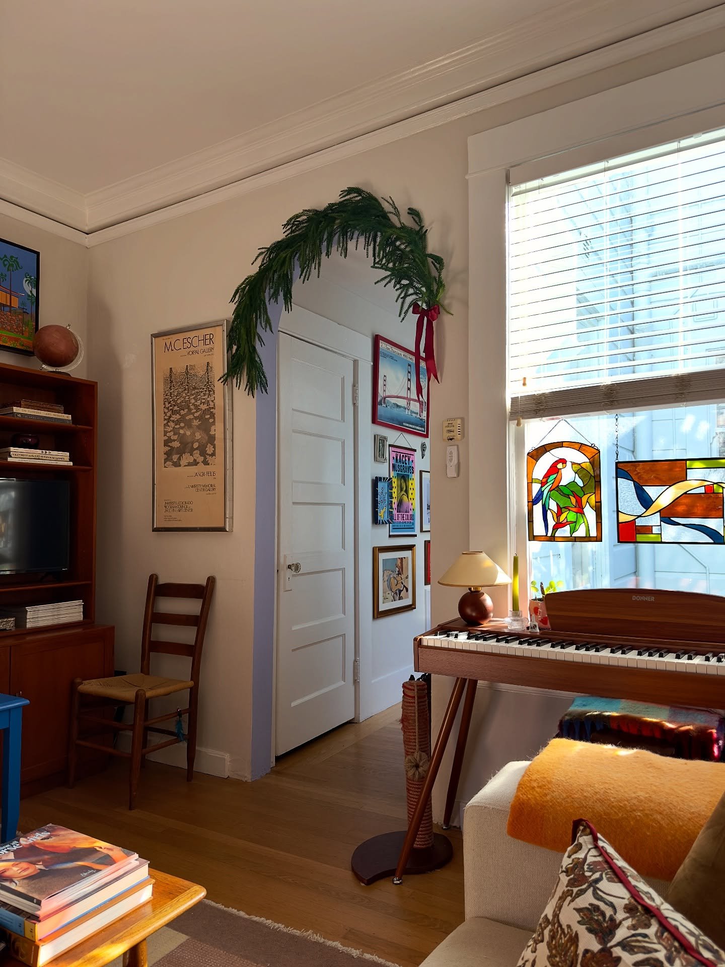 mornings at home for once ☕️🌞