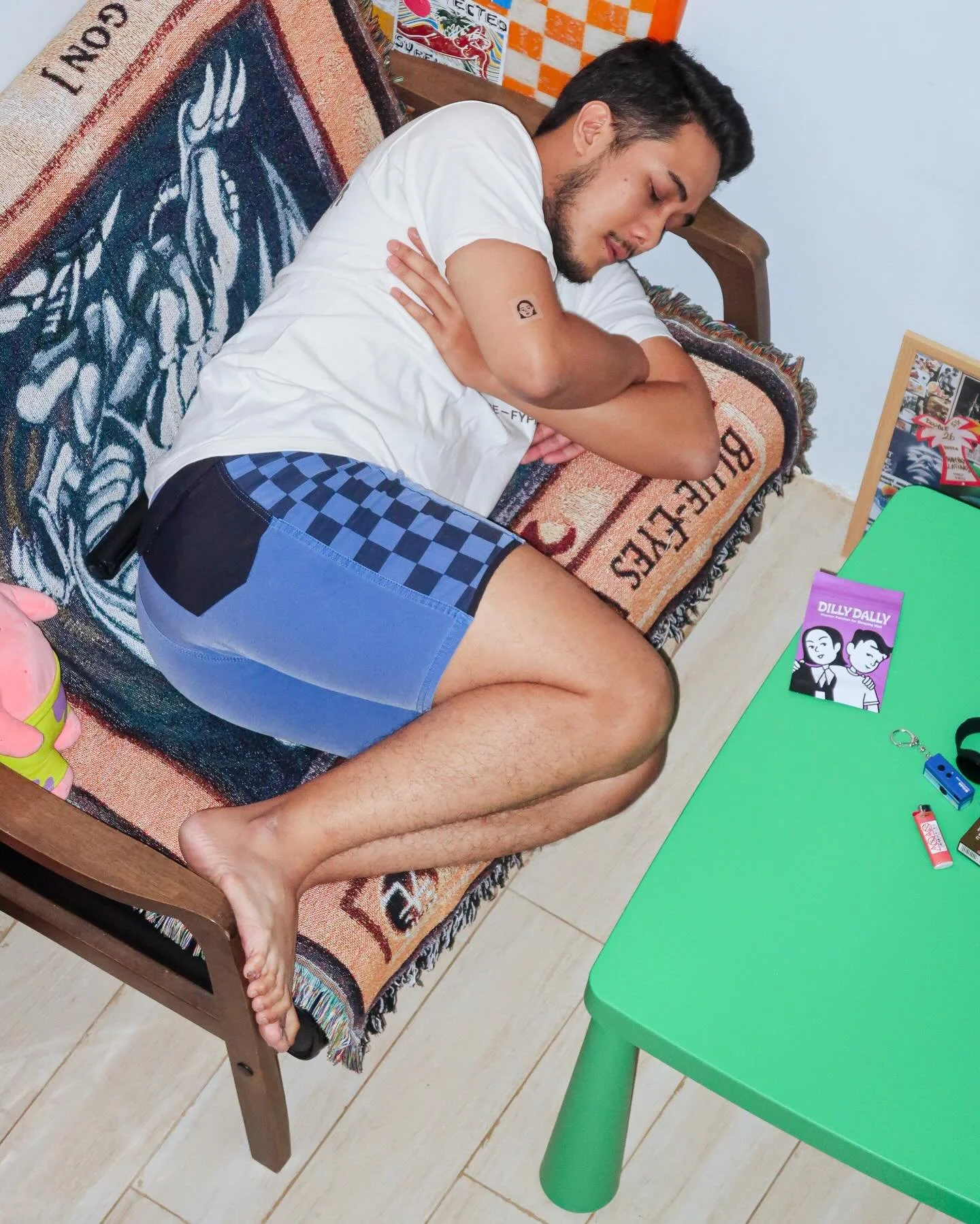 For the brothers out there who always get the
&ldquo;You&rsquo;re sleeping on the couch tonight.&rdquo;

Good sleep shouldn&rsquo;t depend on the room, the bed, or the hour.
With the Dilly Dally, rest follows you wherever you decide to close your eye