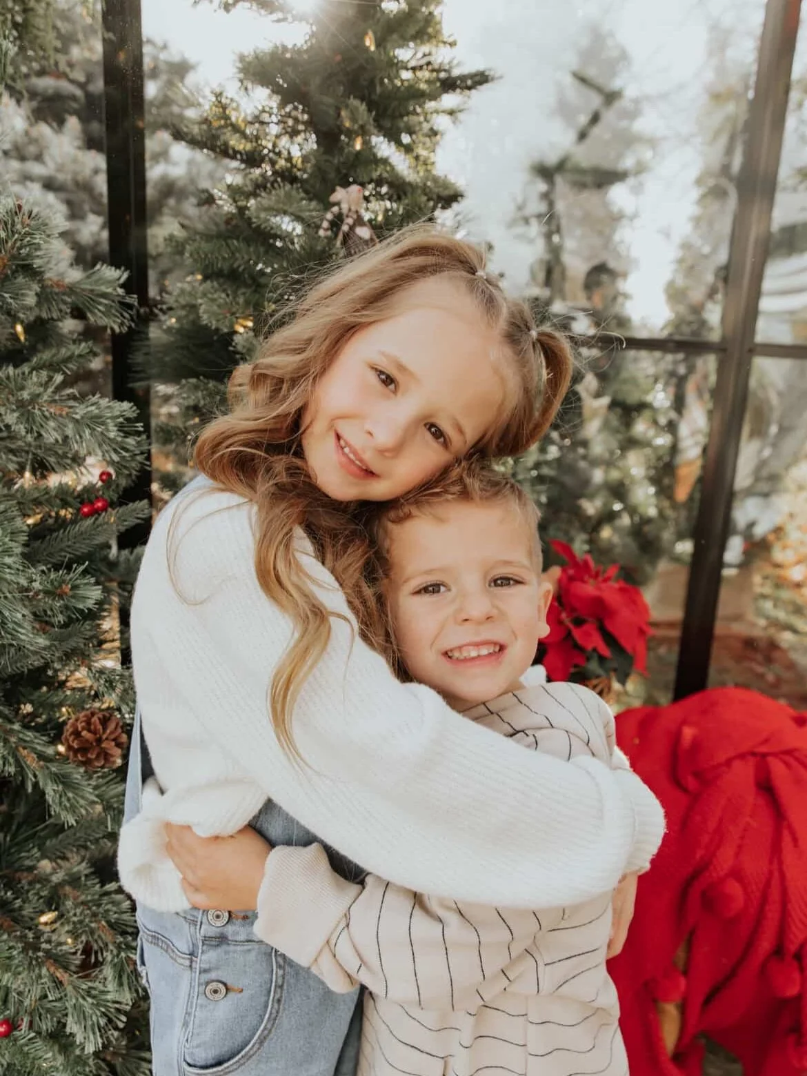 Beautiful work by @desiree_eris in The Garden! Love the bright warm cozy Christmas feels ☺️