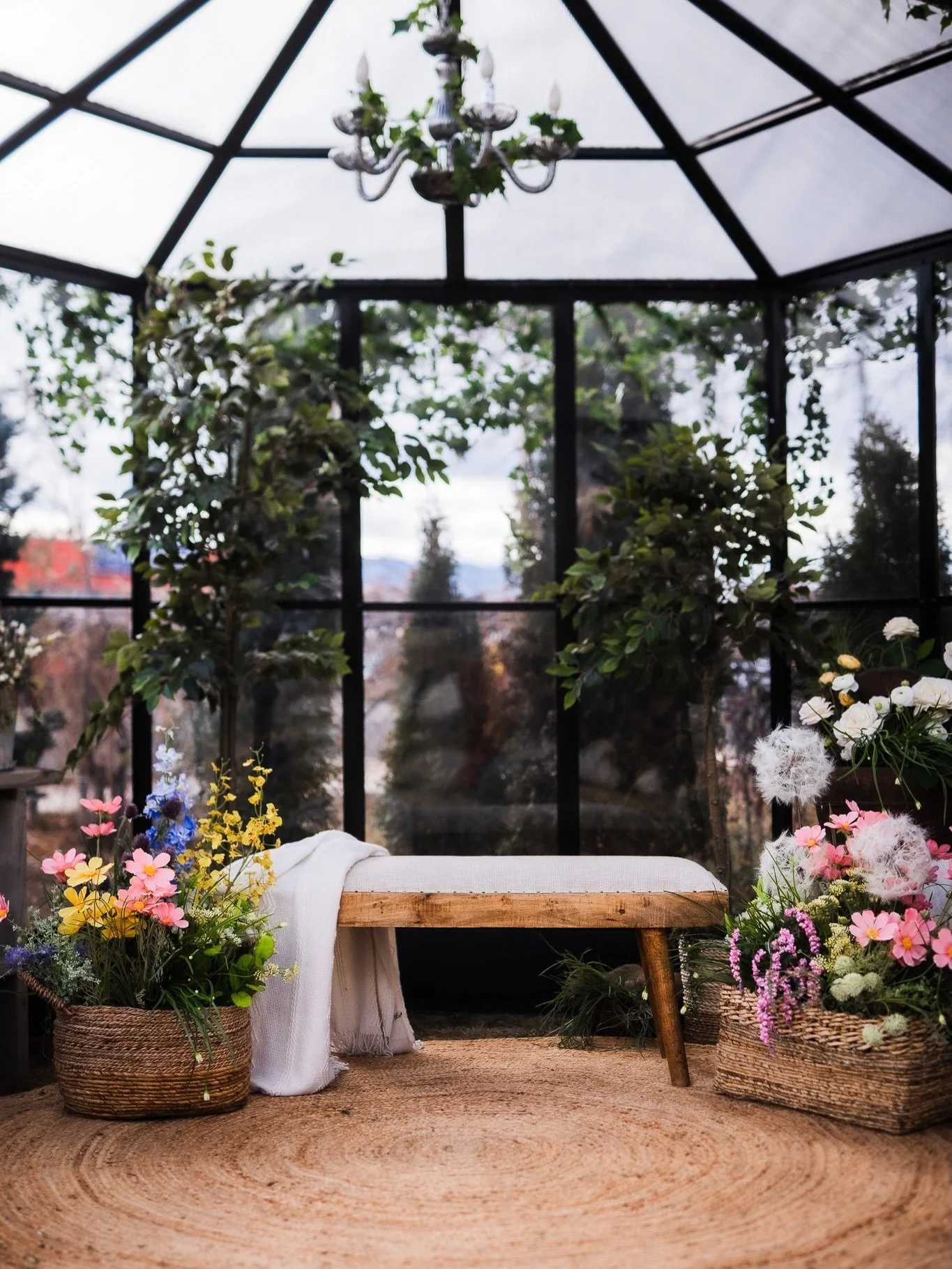 Spring in the Garden is open! We&rsquo;ve packed it full of colorful spring florals, earth tones and greenery, and we can&rsquo;t wait to see what gorgeous Easter and Spring styles you create in this super fun set!
.
#utahvalleyphotographer #utahmoms