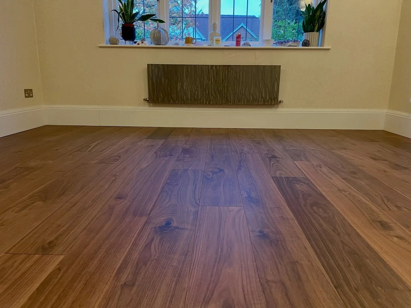 A complete upgrade ✨

Old carpet out, DPM and self-level down, floor perfectly levelled, then finished with engineered walnut flooring for a warm, timeless look.

Swipe to see the full transformation ➡️

#engineeredoak #walnutflooring #engineeredwood