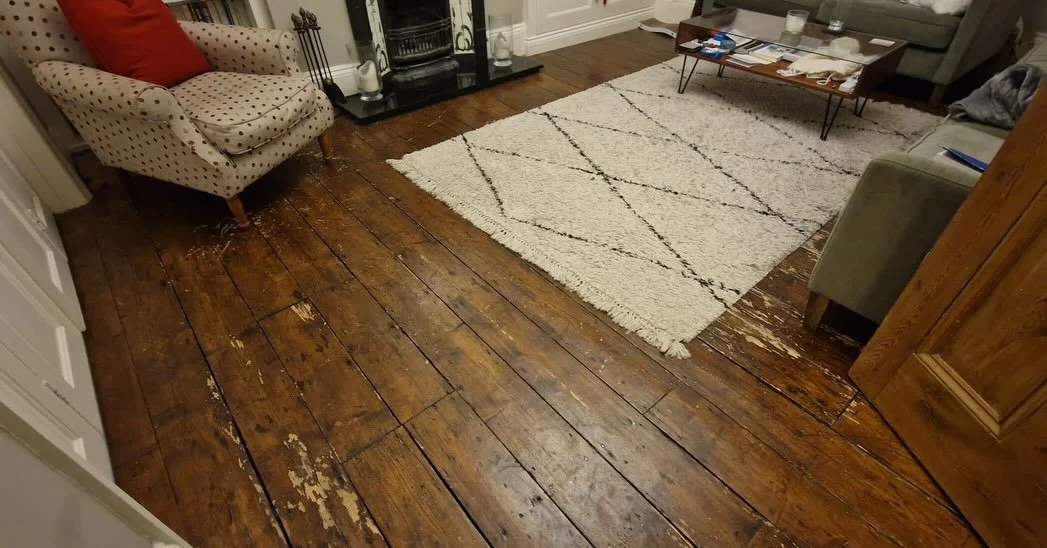 Last week we brought this tired pine floor back to life! Stained with Mylands Mid and finished with Loba Speed. Swipe to see the transformation! 🪵