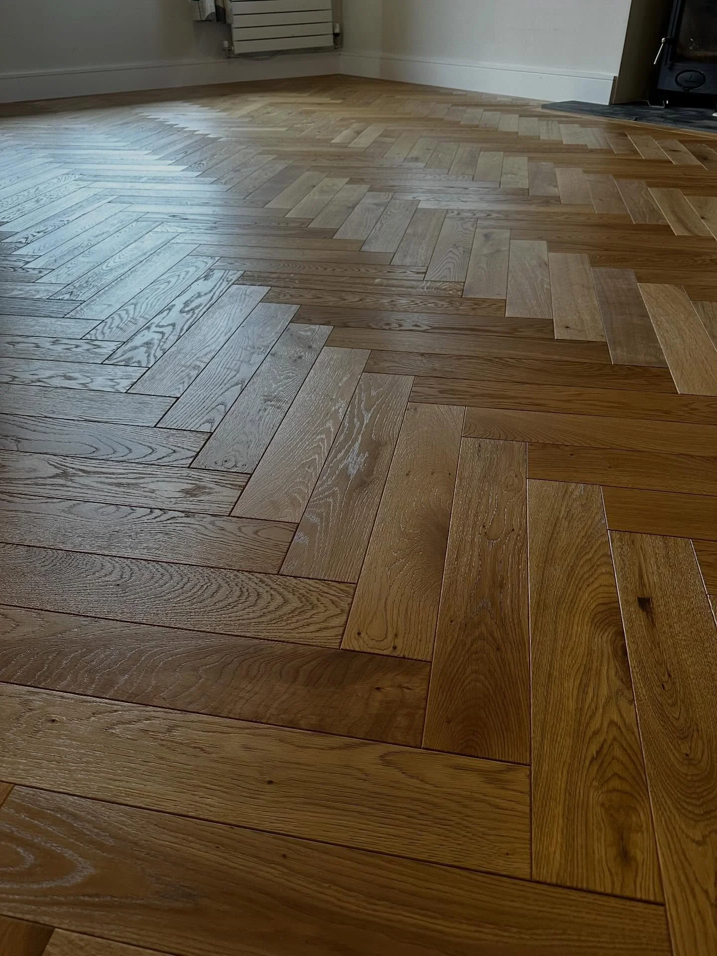 Winchester Herringbone. 

We&rsquo;ve just wrapped up this stunning herringbone installation in Winchester.

The process started with full subfloor prep, applying a self-levelling compound followed by an epoxy DPM to ensure a solid, moisture-protecte