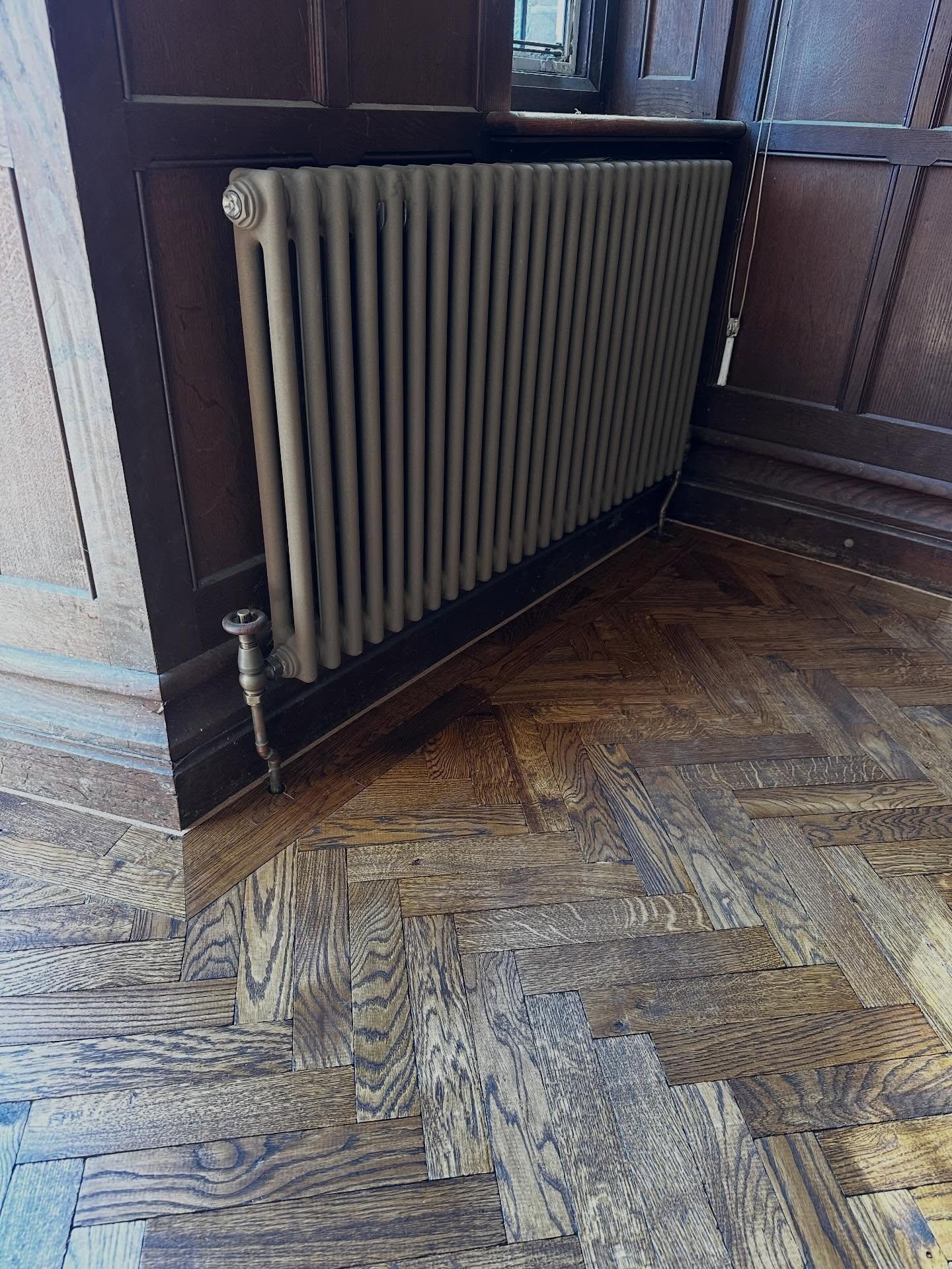 We recently installed these solid oak tumbled blocks in this gorgeous period property. The result is a beautifully aged oak floor that looks as though it has always been part of the home.