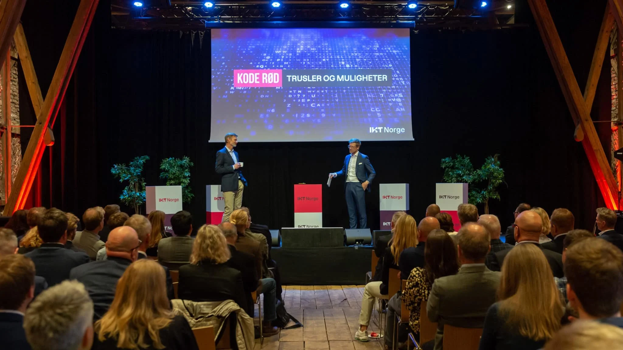 Konferansekoordinator styrer avvikling på scene