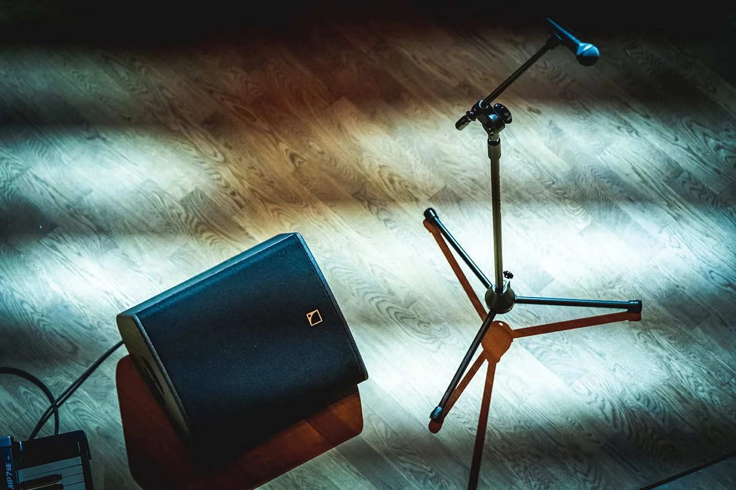 Lydoppsett til bryllup med mikrofon og høyttalere