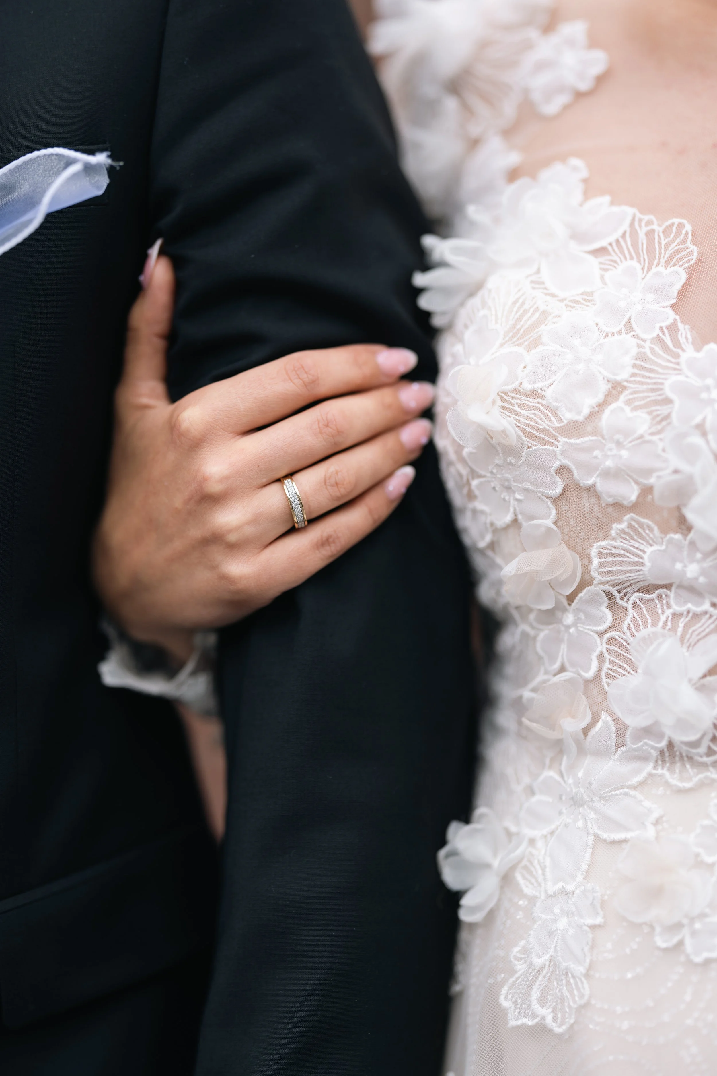 Bryllupsfotograf tar bilder under seremoni i Oslo