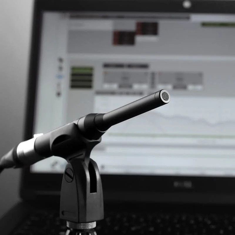 Kalibreringsmikrofon koblet til L-acoustics L-NET