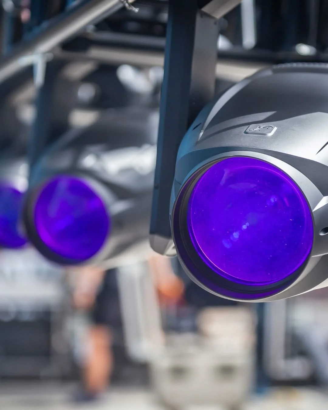 Bevegelige movingheads scenelys i drift under live event