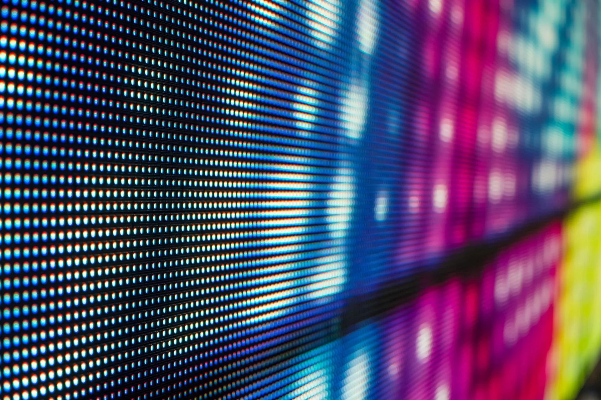 Montering av fast installert LED-skjerm i offentlig lokale
