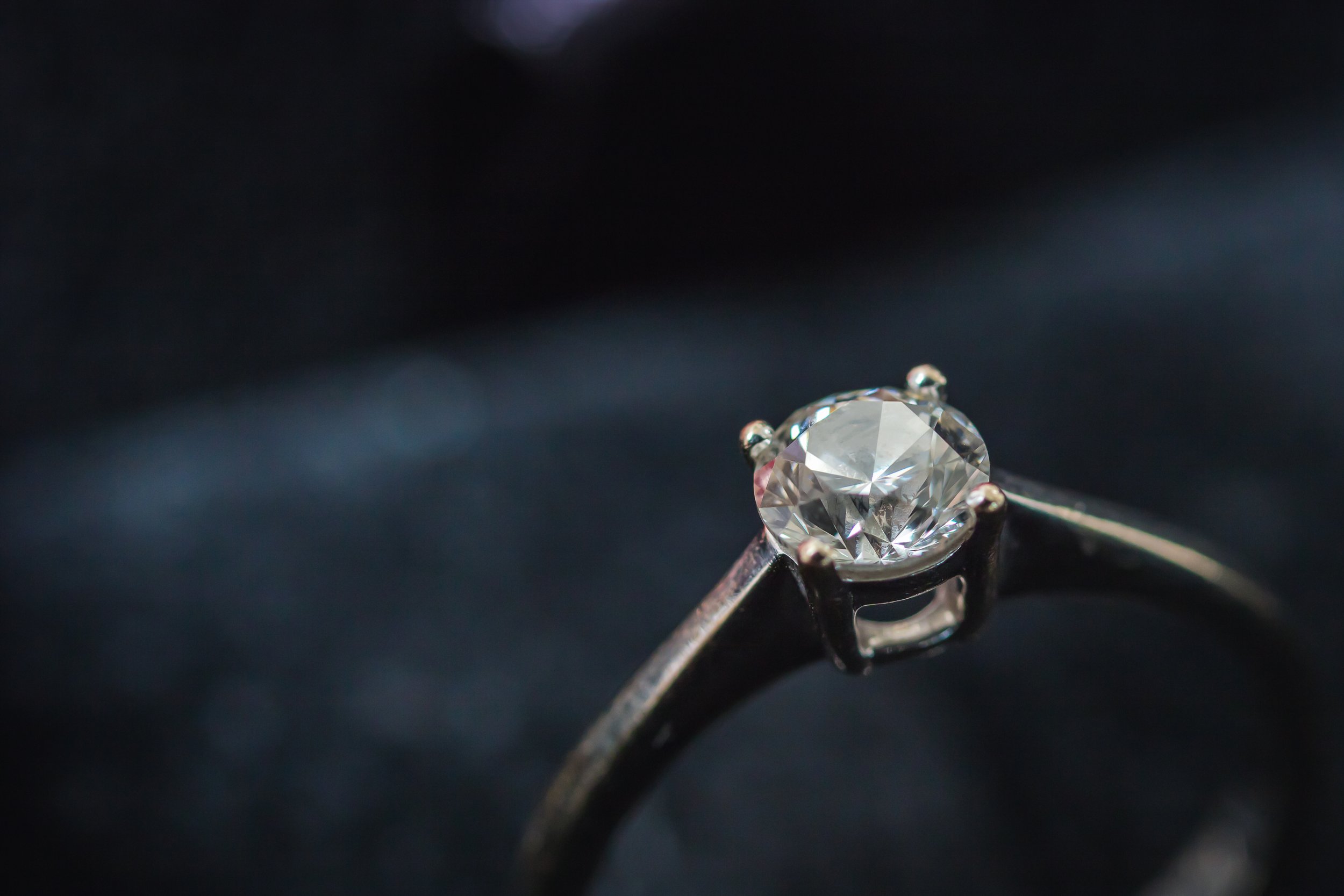 vecteezy_simple-diamond-ring_1401479.jpg
