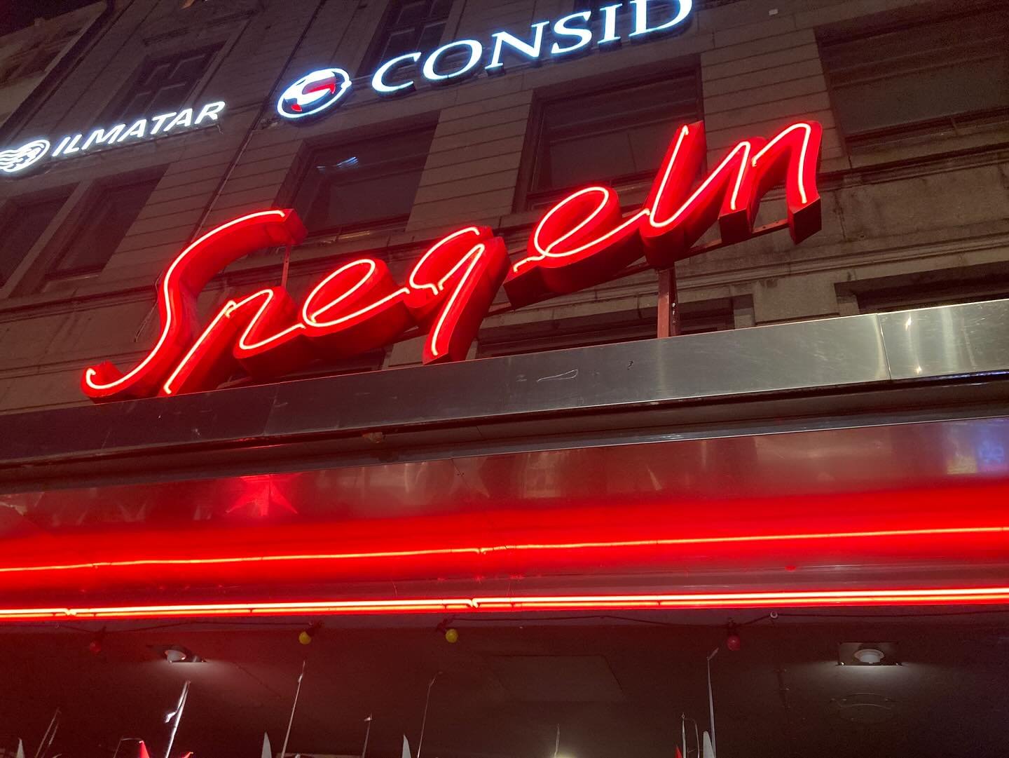 When I&rsquo;ve moved to a new city I look up a) where I can swim outdoors b) the library c) the nearest airport &amp; d) what the cinemas are like. Malm&ouml; has not disappointed. The Room Next Door (Tilda Swindon is extraordinary) at Spegeln tonig