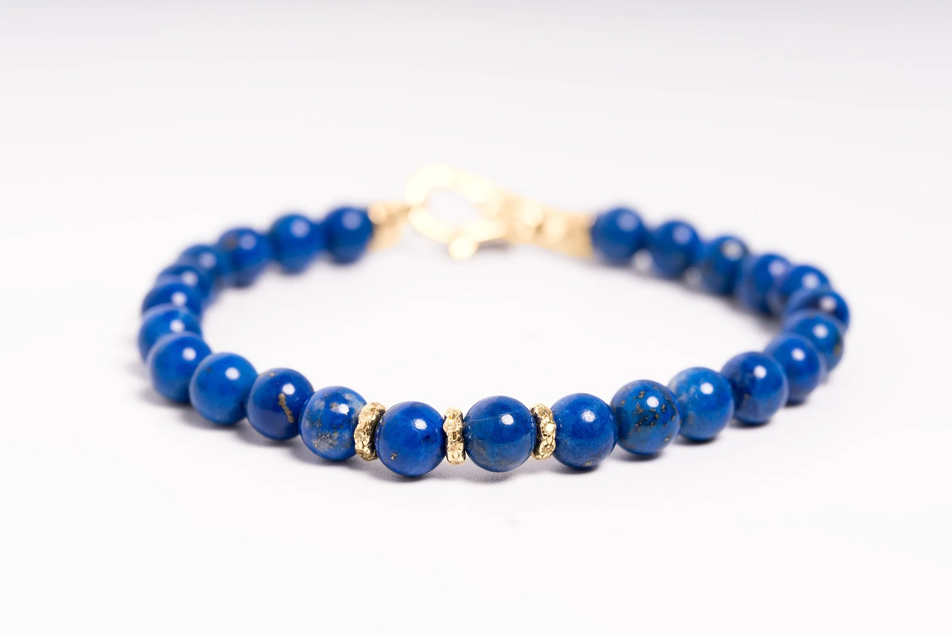 Bracciale in Lapislazzuli. Elementi in argento dorato