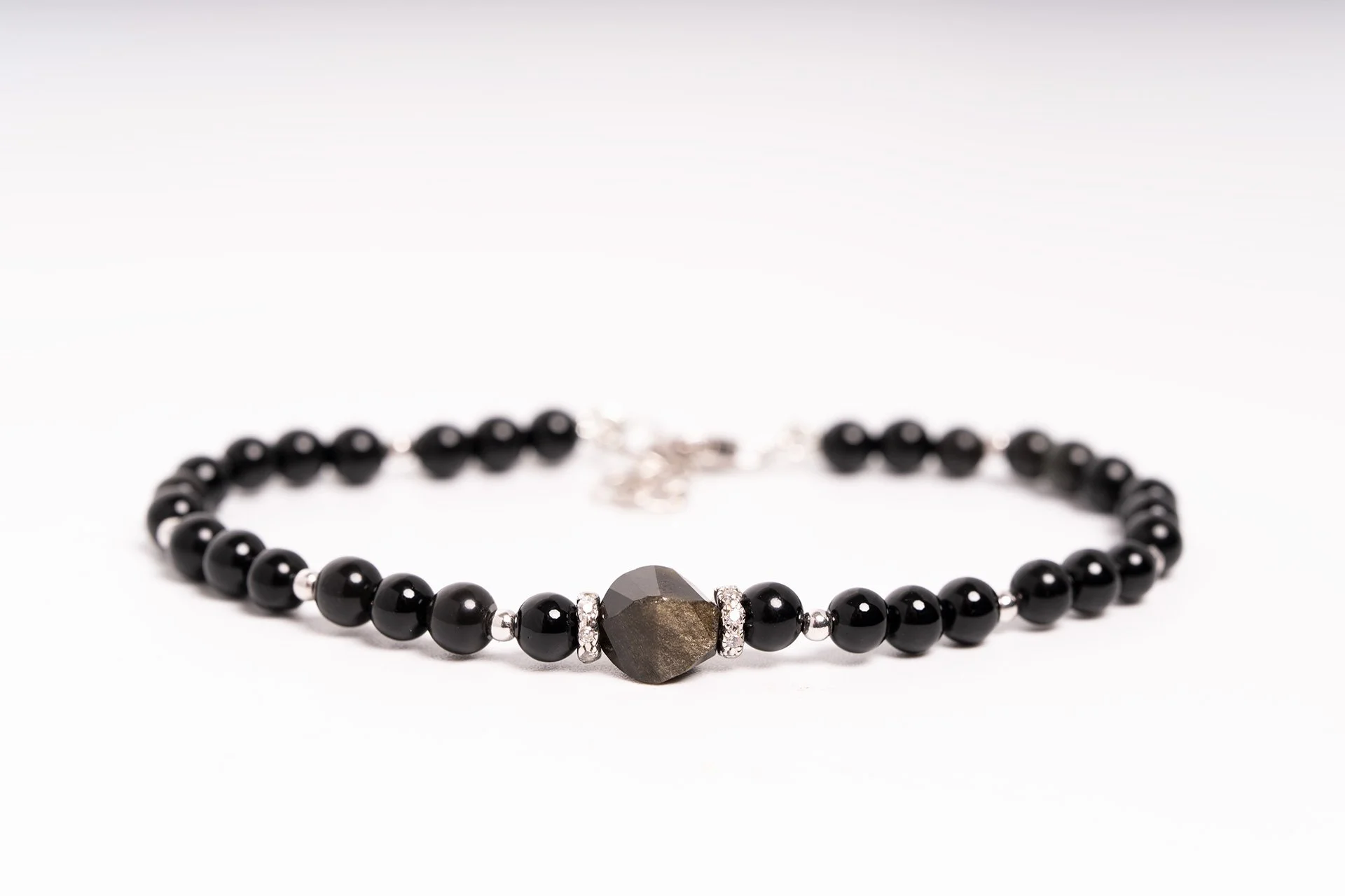 Bracciale in Ossidiana nera e dorata. Elementi in argento
