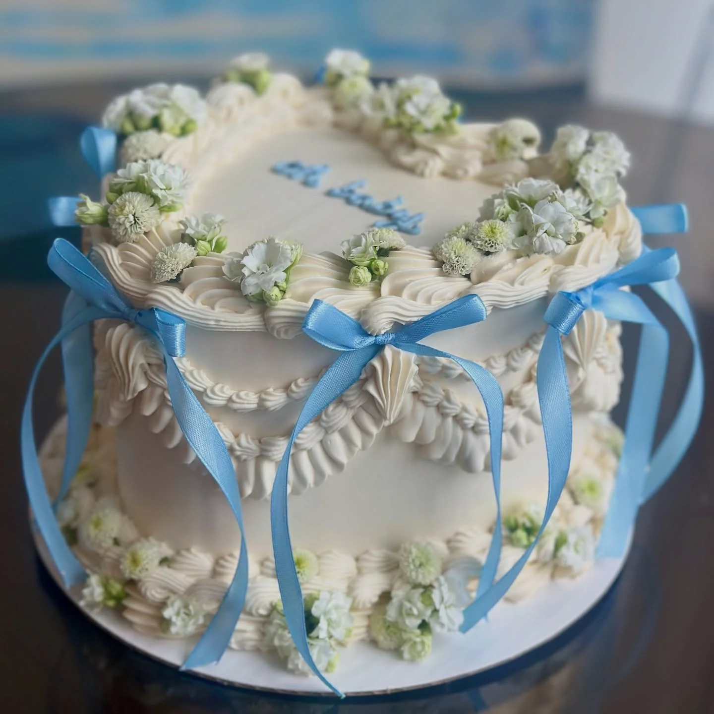 such a special cake for my favourite parents-to-be! congratulations alicia and tom, we can&rsquo;t wait to meet wes 💙🦋