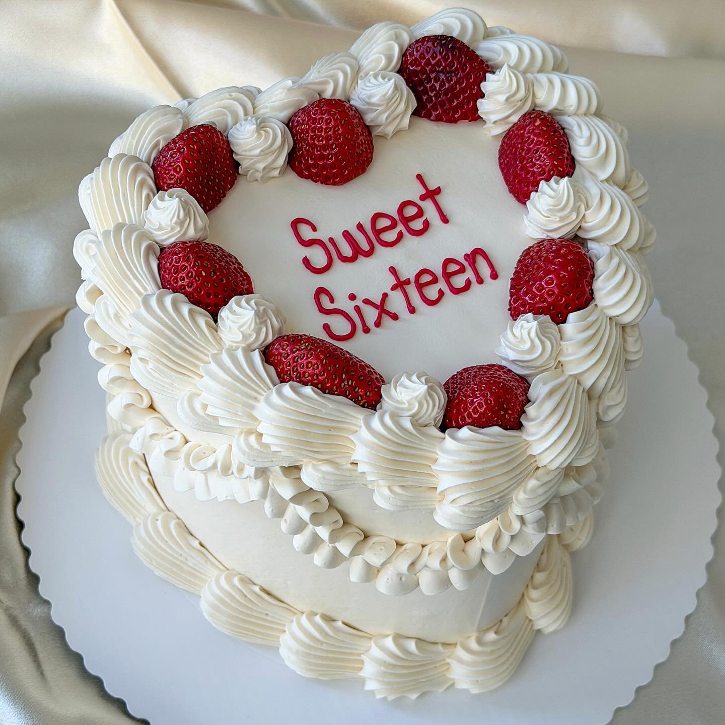 Sweet is right ❤️🍓#customcake #vancouver #bakedbysydney