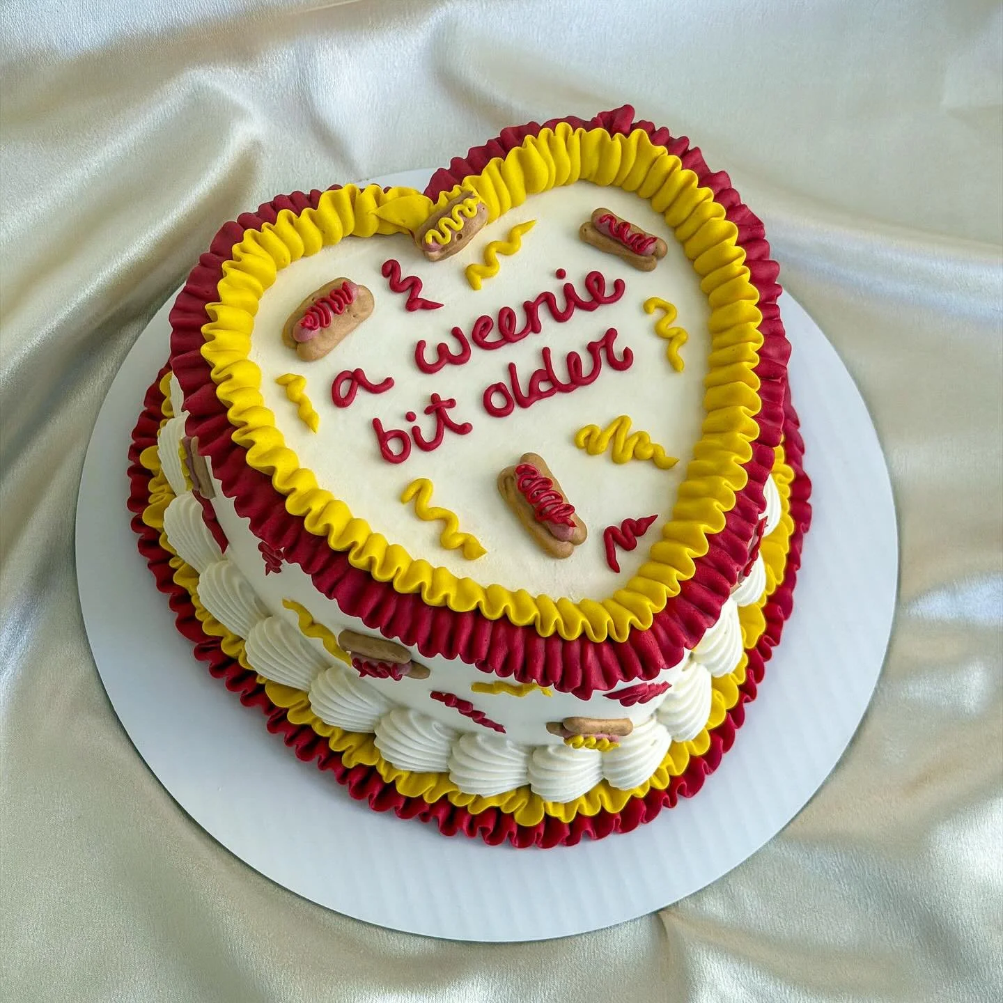 For the hot dog lovers 🌭 #customcakes #vancouver