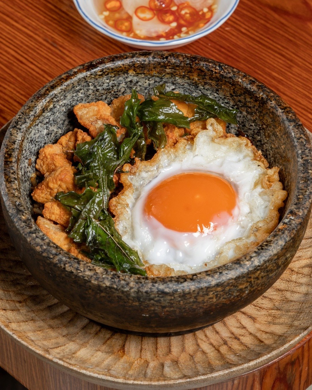 The ultimate Thai comfort food, leveled up. Our minced pork kra pao gets a crispy upgrade with fried pork belly and a golden fried egg. A modern take on a classic dish at SOMA Bangkok.

#SOMABangkok #KraPaoPerfected #SteamingStonePot #CraftedWithCare