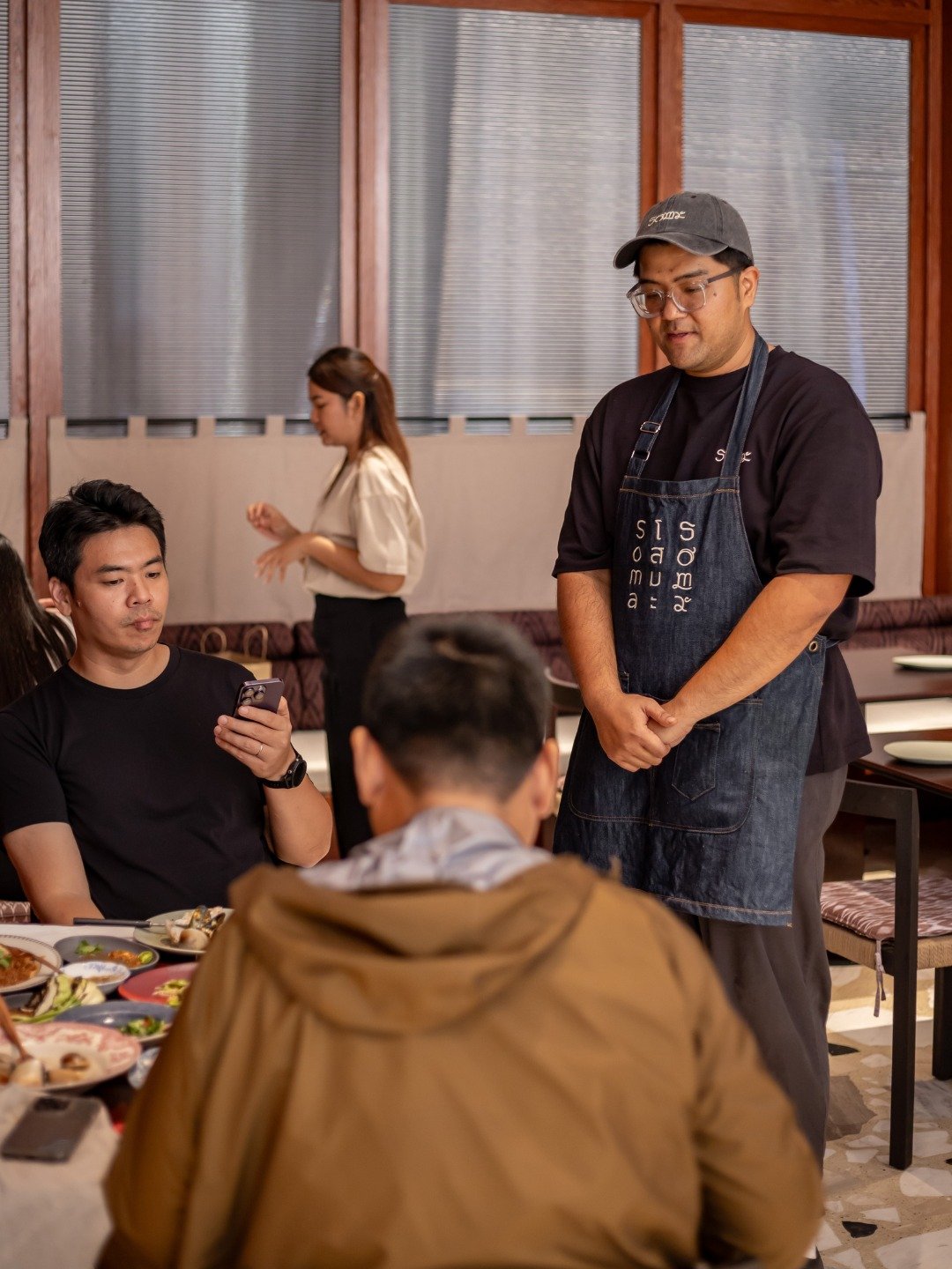 Chef Pak checking in. It's about the food, but also about the experience. 

🔗 Reservations via link in bio.
💬 LINE: somabangkok

#SOMABangkok #ThaiSocialKitchen #ChefInTheRoom #KitchenToTable