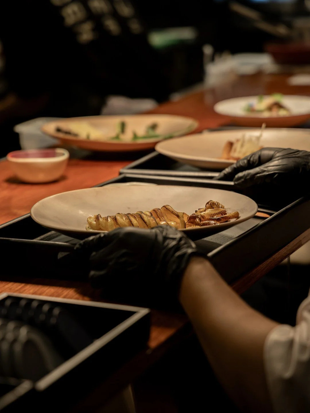 That moment the dish leaves the kitchen. The final step before it&rsquo;s your turn to dig in.

🔗 Reservations via link in bio.
💬 LINE: somabangkok

#SOMABangkok #ThaiSocialKitchen #HandToTable #PlatePassOff