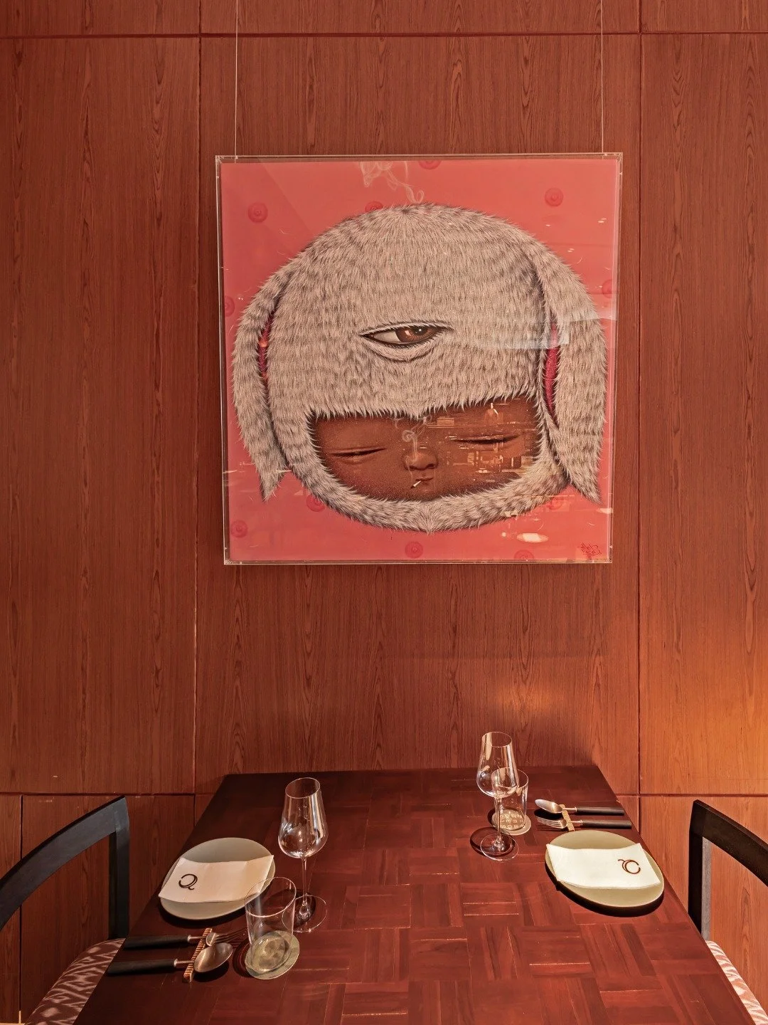 A table set with Alex Face's 'Mardi' looking on. SOMA features some of the most exciting thai and international modern artists. Who else can you spot on our walls?

🔗 Reservations via link in bio.
💬 LINE: somabangkok

#SOMABangkok #ThaiSocialKitche