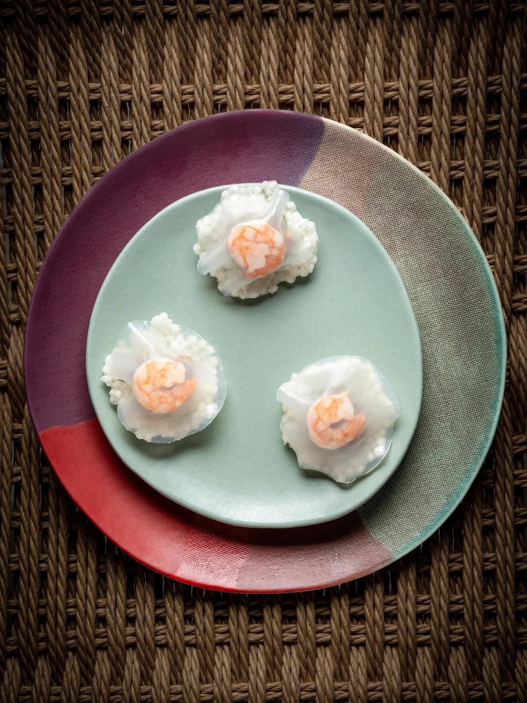 Crispy sago stuffed with shrimp. A delicate crunch on the outside, savory and tender inside. 

🔗 Reservations via link in bio.
💬 LINE: somabangkok

#SOMABangkok #ThaiSocialKitchen #SagoCrisp #TexturalBite