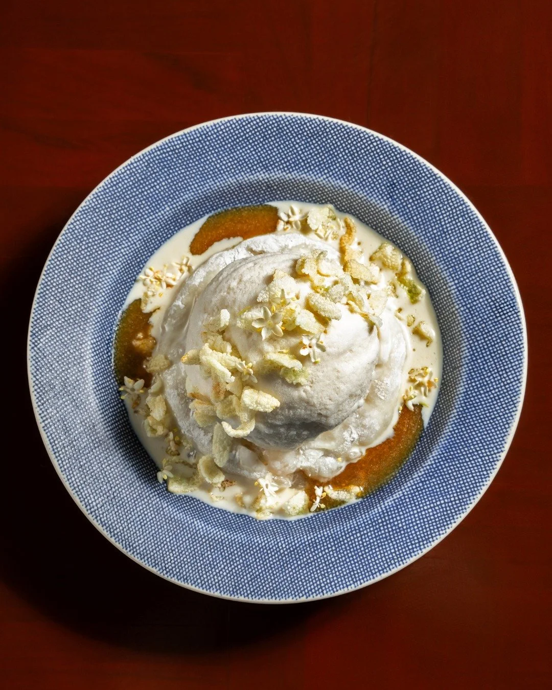 Longan mochi meets coconut ice cream. Then, a crunch of fried kao-mao. Those who know, know. Want in?

🔗 Reservations via link in bio.
💬 LINE: somabangkok

#SOMABangkok #ThaiSocialKitchen #LoganMochi #ThaiDessert