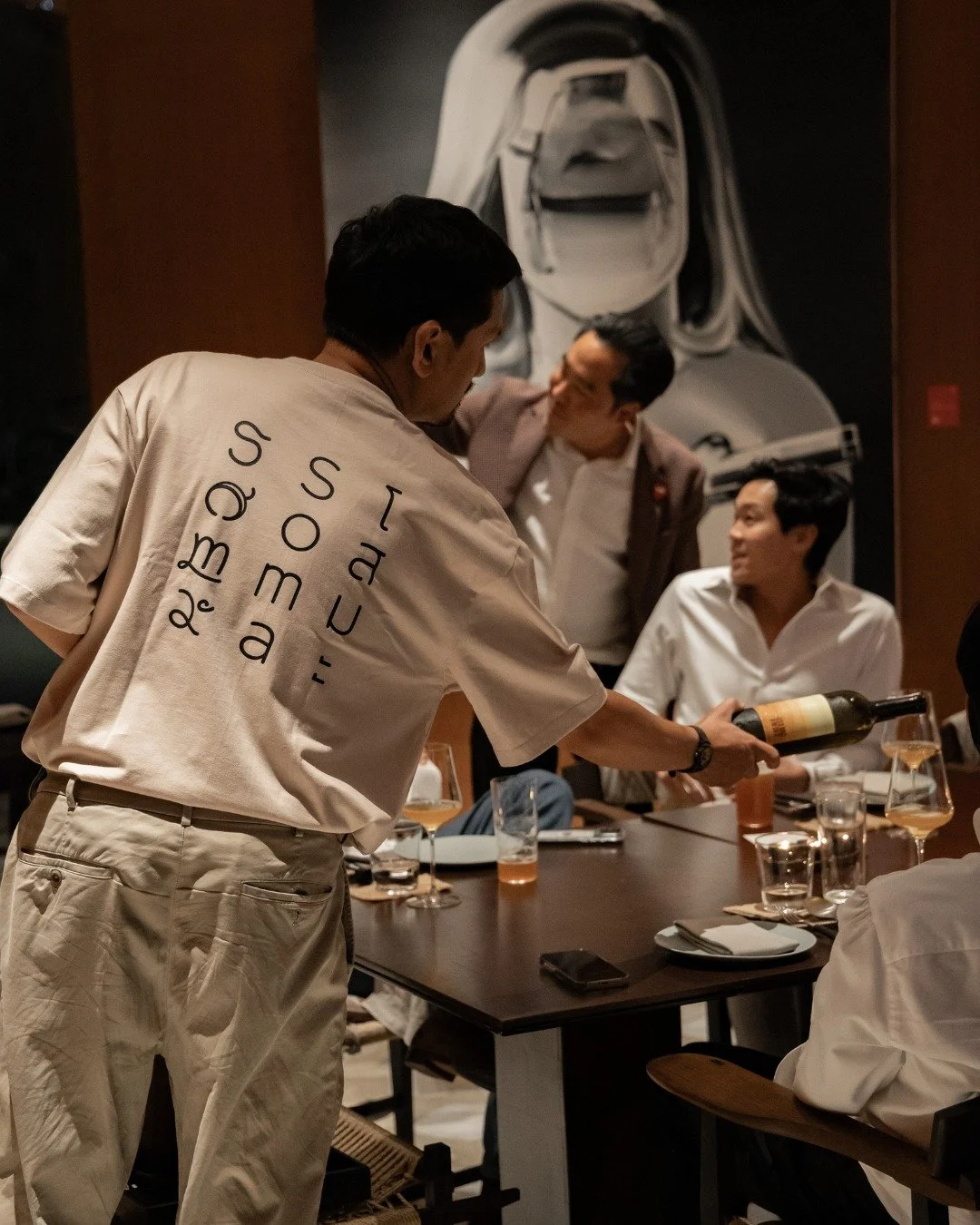 The best kind of service is the kind you almost don't notice. Just a quiet top-up, a seamless keep-the-vibe-going move. 

This is how the conversation flows uninterrupted.