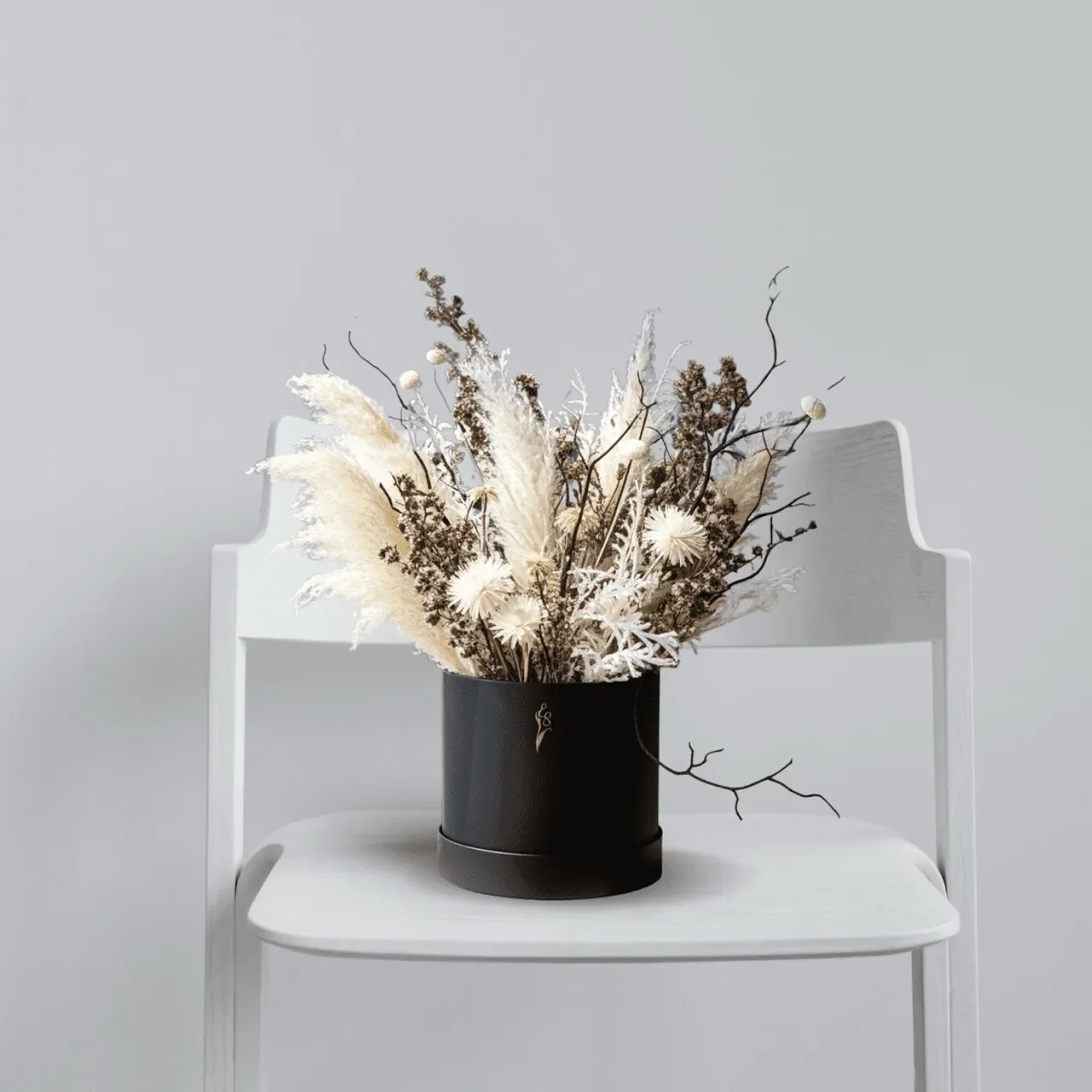 Dried+Flower+Bouquet+in+Gift+Box+black+%26+white3-546552 Large_converted.webp
