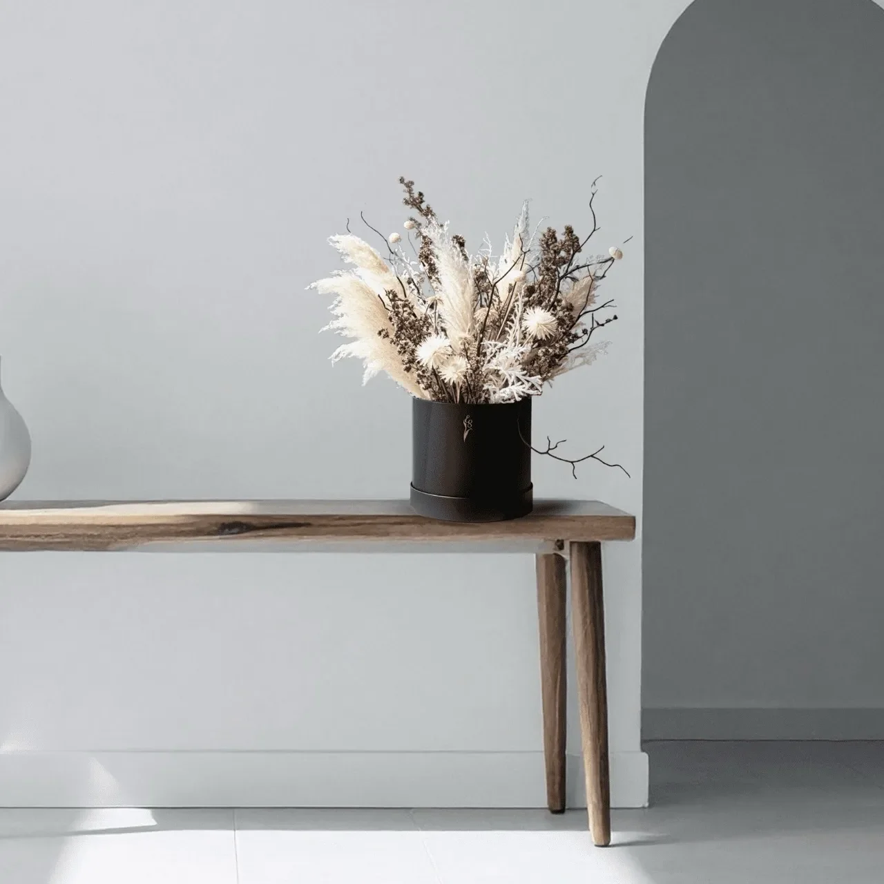 Dried+Flower+Bouquet+in+Gift+Box+black+%26+white4-451392 Large_converted.webp